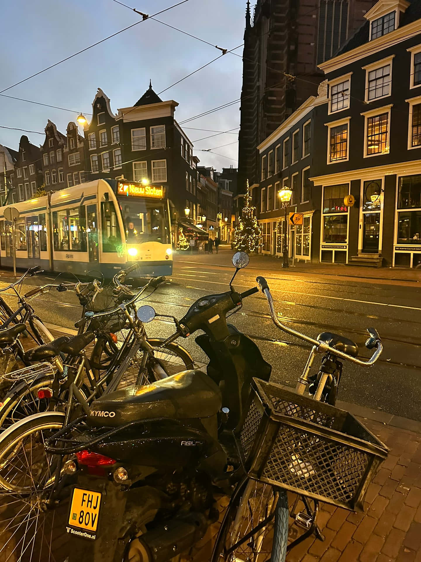 Amsterdam Nacht Straatscene Kymco Scooter Achtergrond