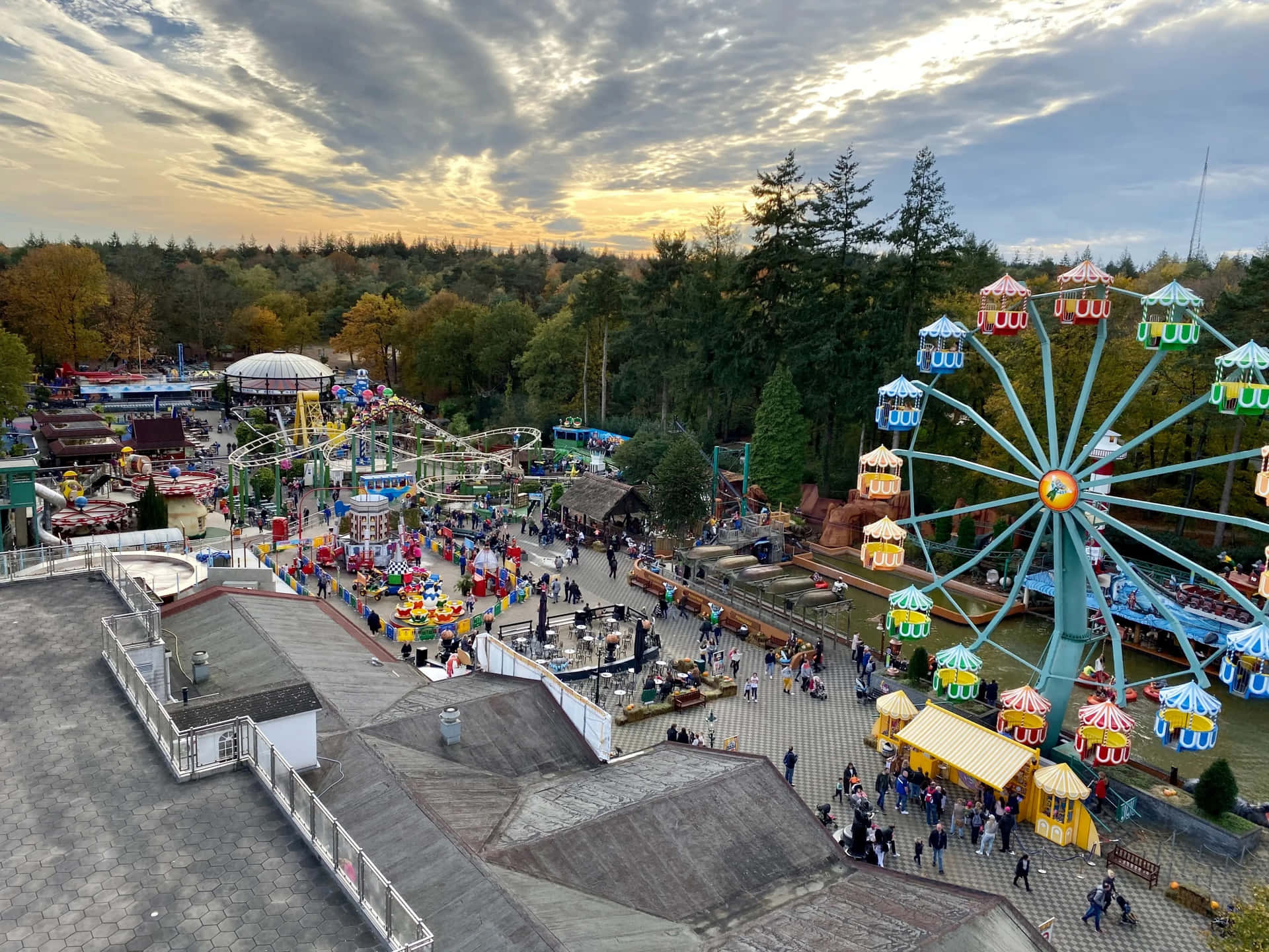 Amusement Parkat Dusk Apeldoorn Wallpaper