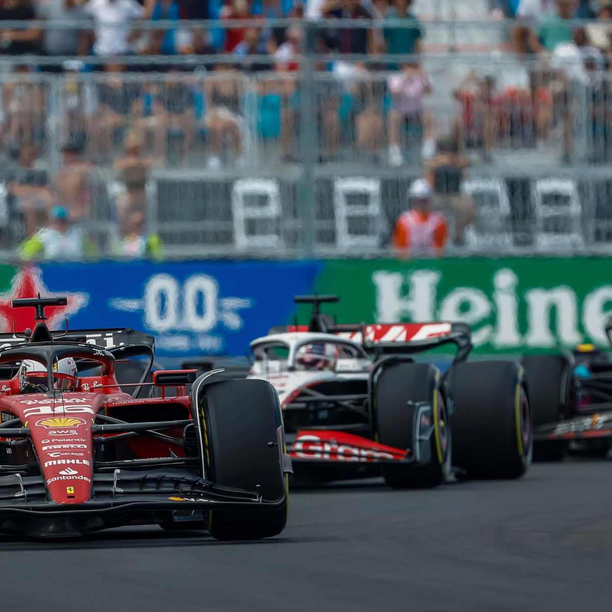 Een Opwindende Nachtwedstrijd Bij Een Formule 1 Grand Prix Achtergrond