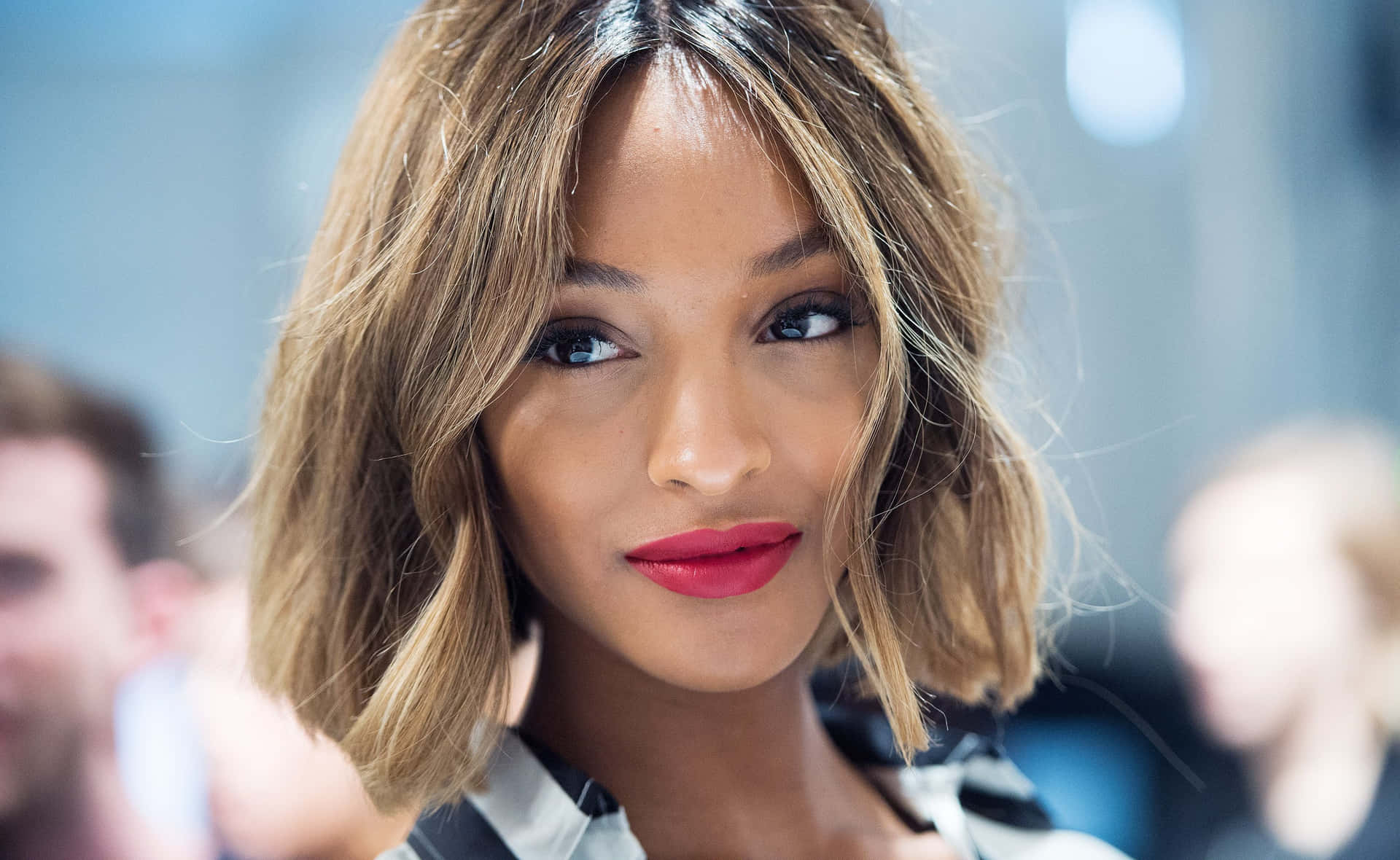 Een Elegante Portret Van Jourdan Dunn Achtergrond