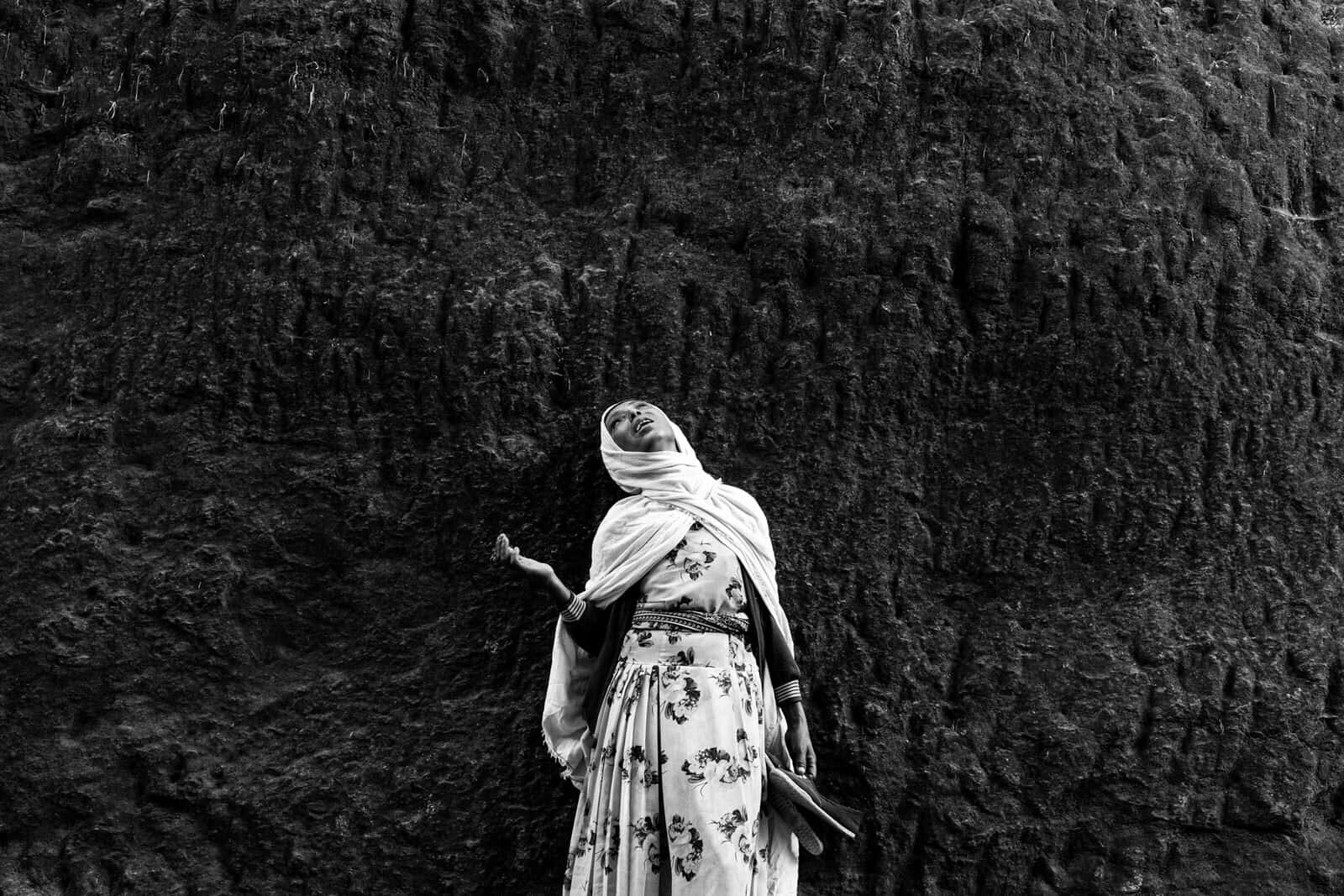 An Ethiopian Female Pilgrim In Lalibela Wallpaper