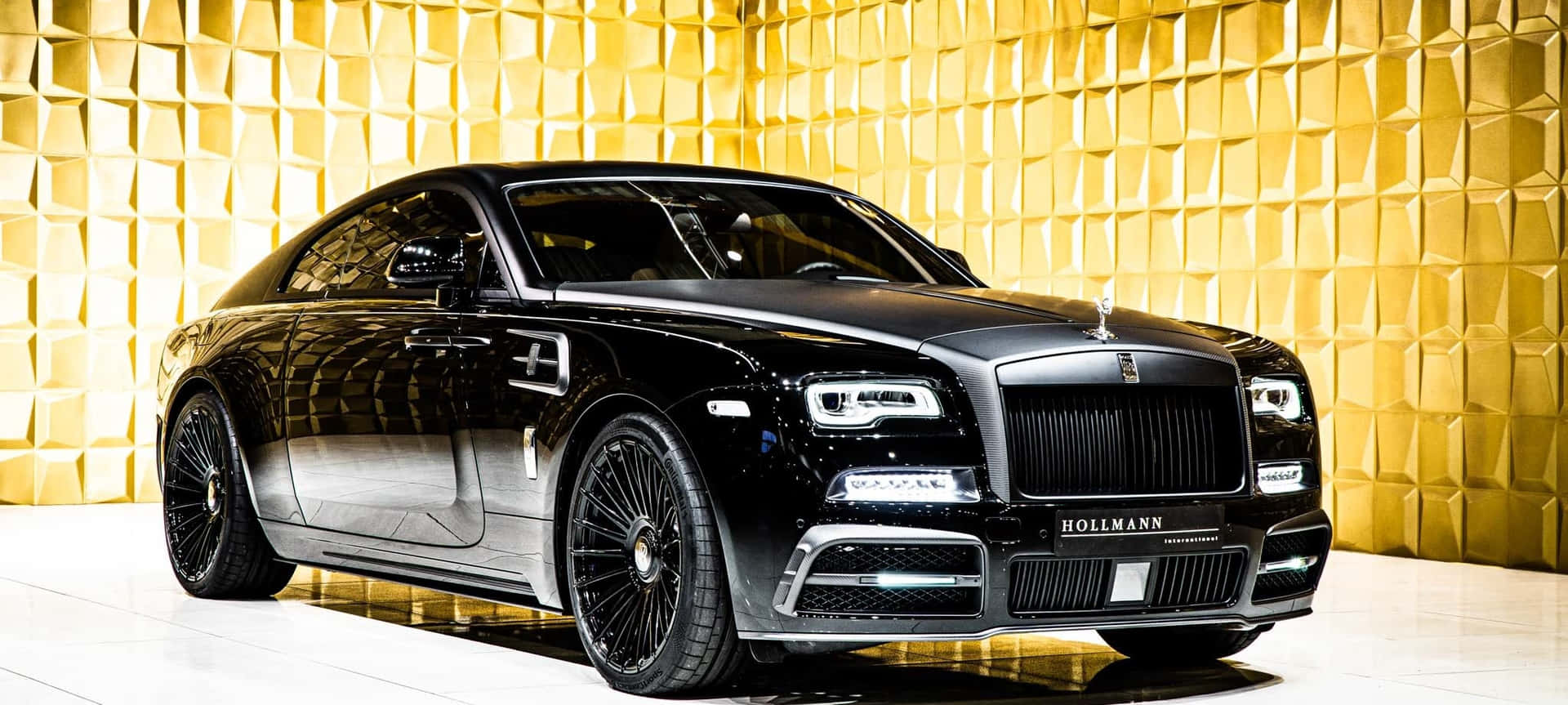 An Exquisite Display Of Luxury - Rolls Royce Wraith Wallpaper