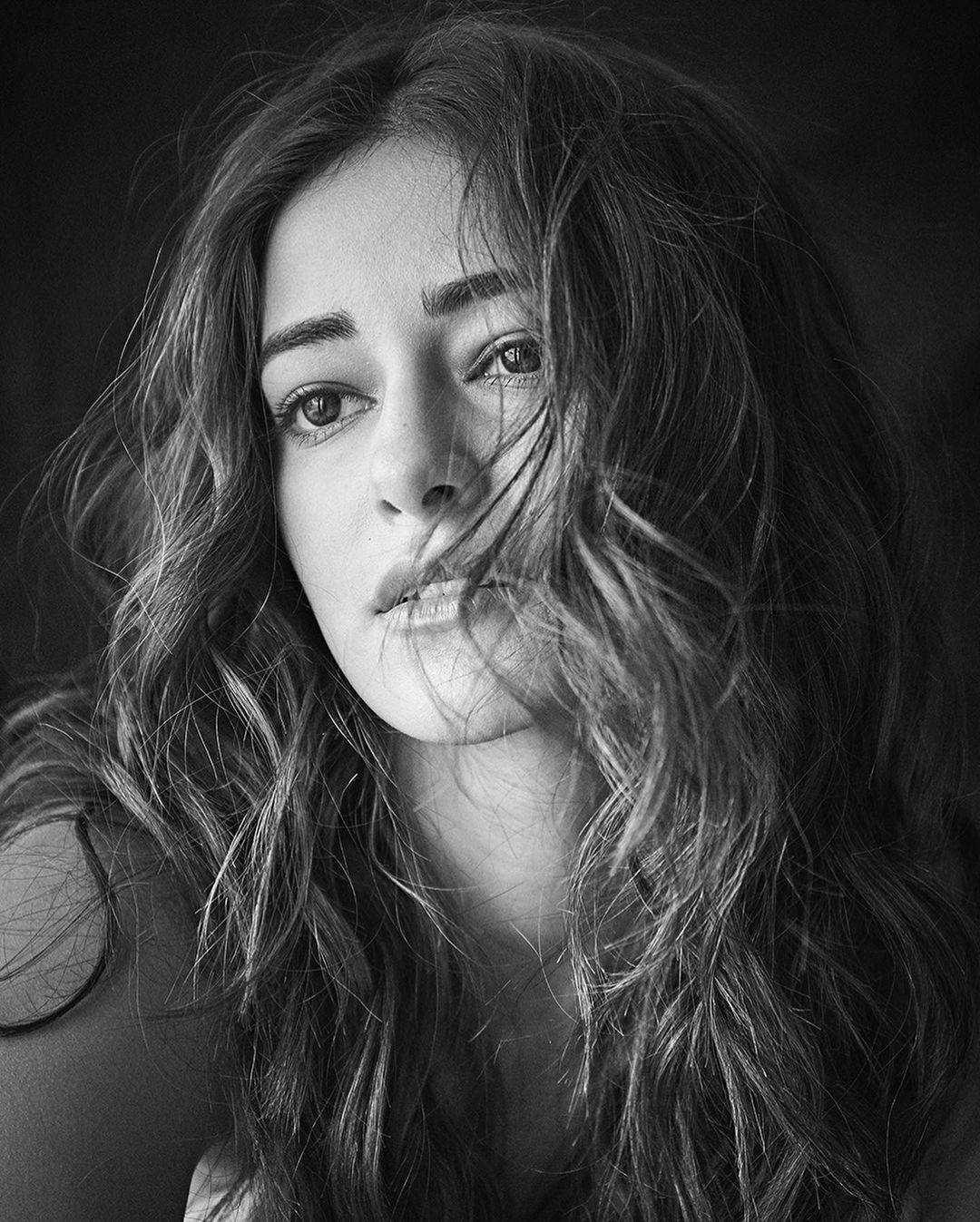 Ananya Pandey Messy Hair Picture