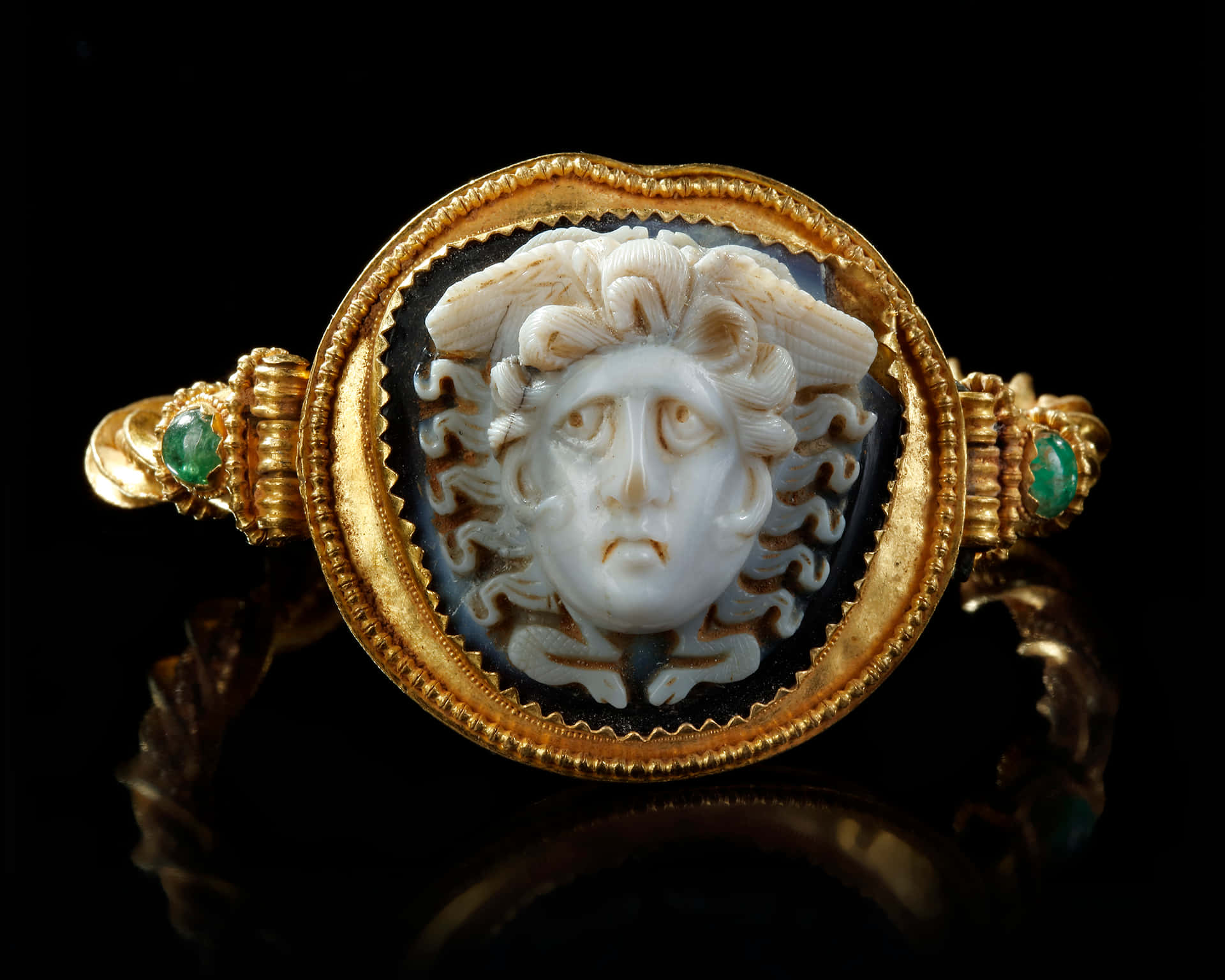 Ancient Cameo Ring Golden Jewelry Wallpaper