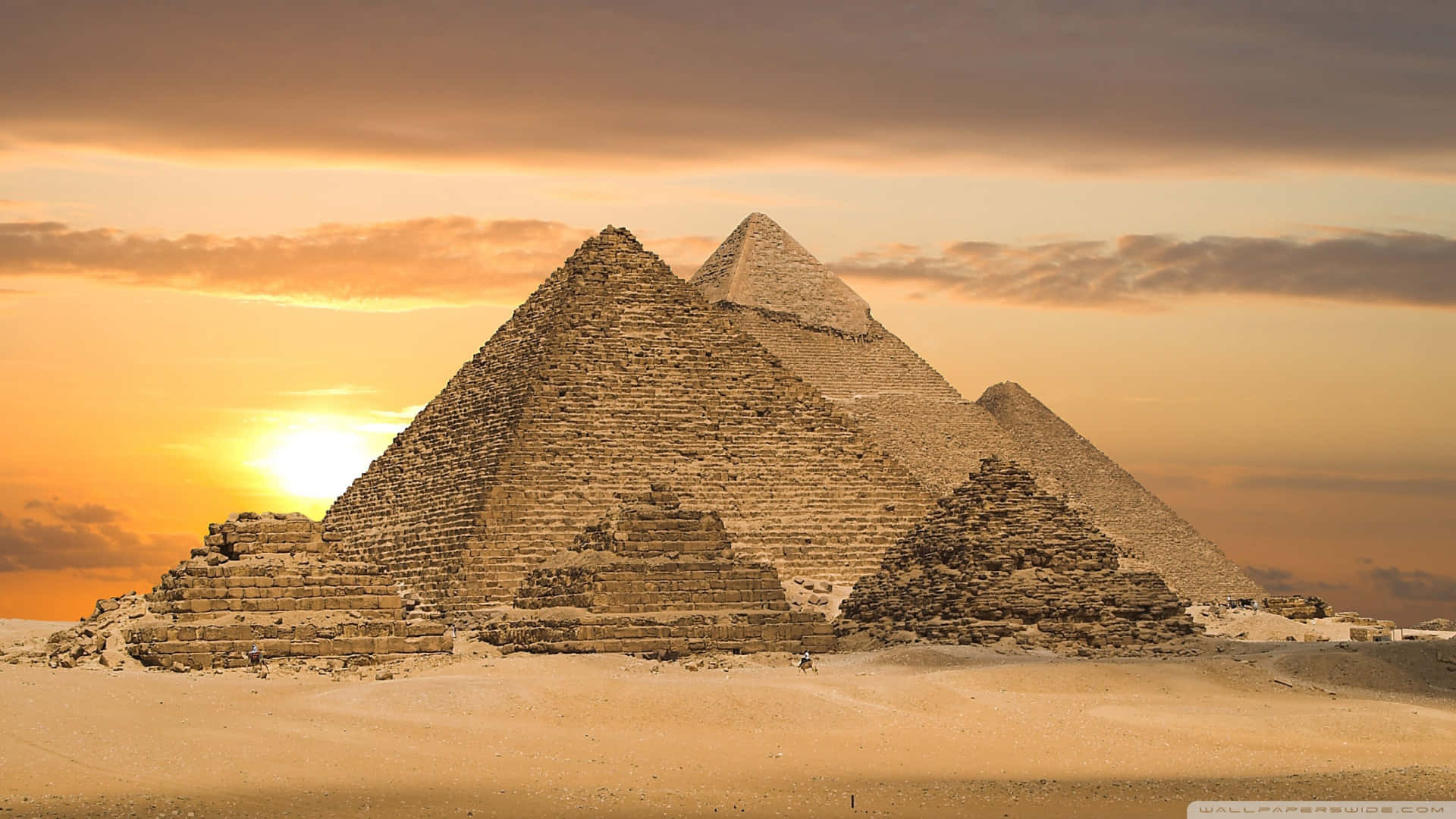 Gizapyramiderne Ved Solnedgang. Wallpaper