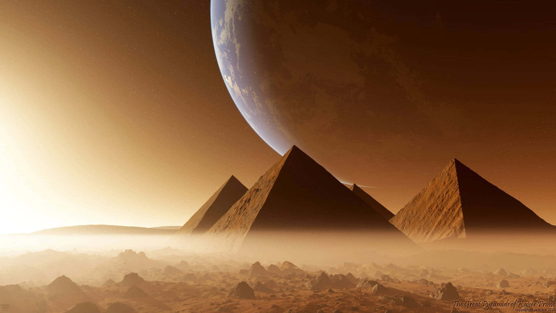 setting in the distance - Et ørkenlandskab med pyramider og en sol der går ned i det fjerne Wallpaper