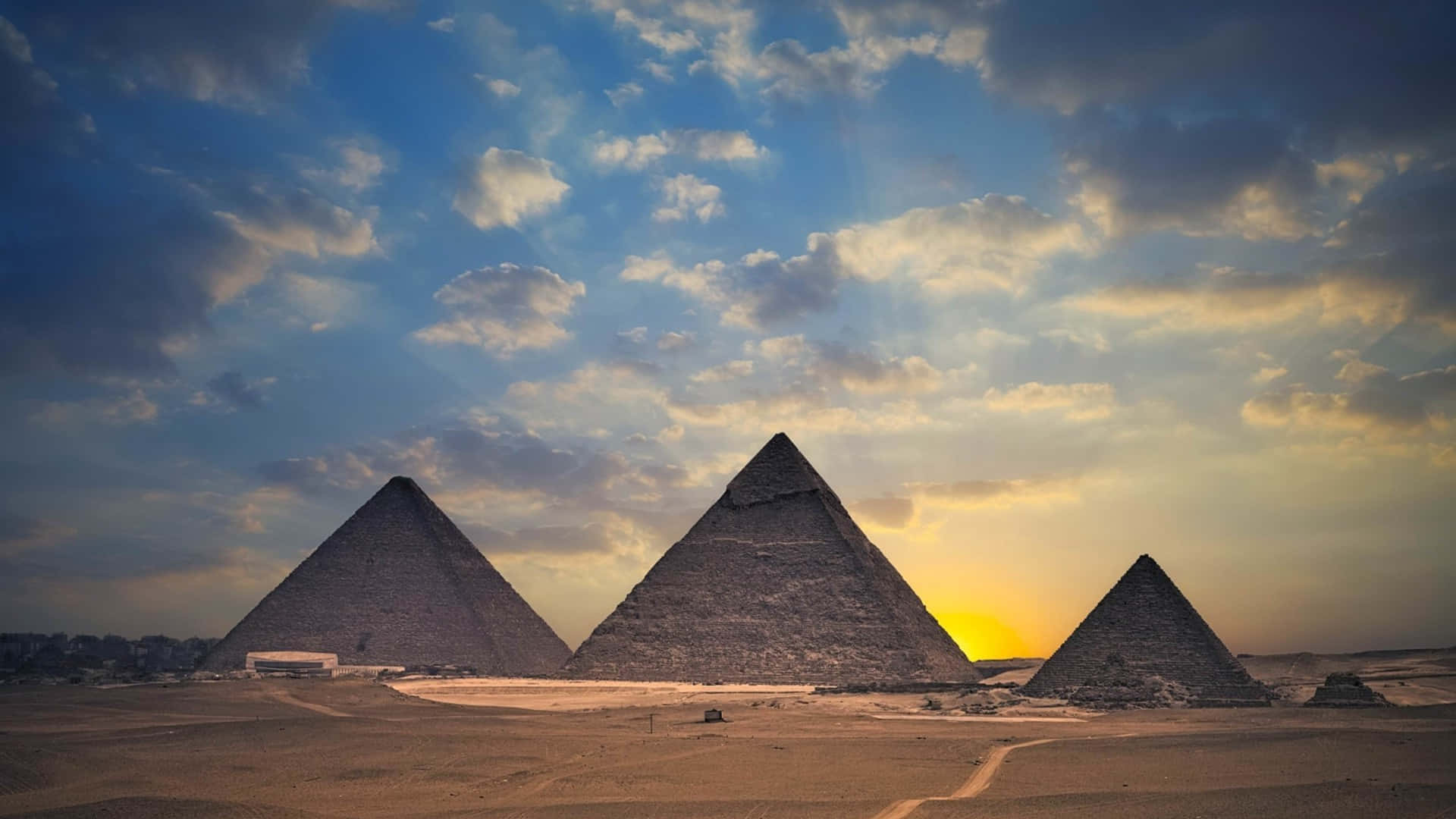 De pyramider af Giza ved solnedgang Wallpaper