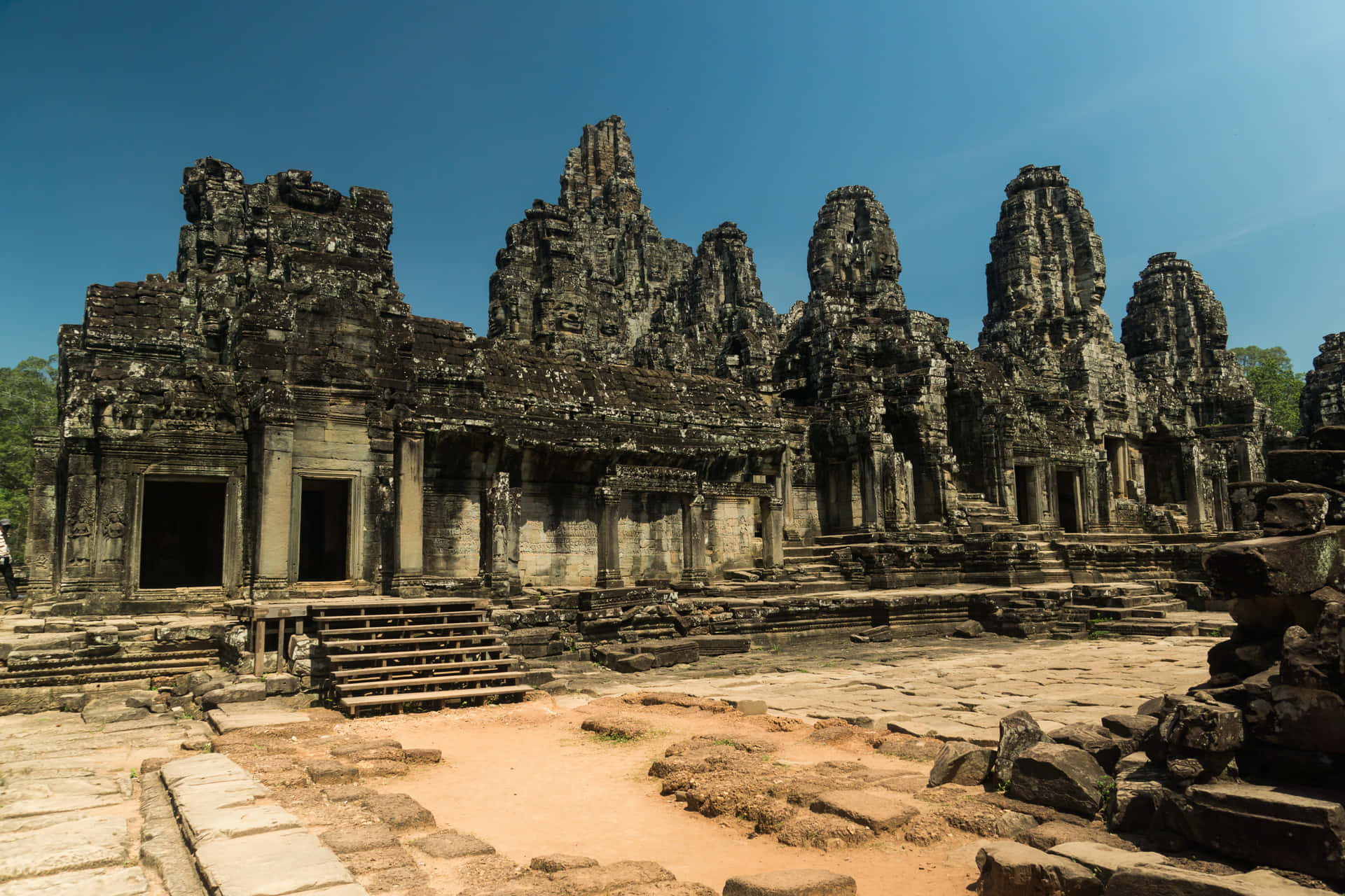 Antiguasruinas De Piedra En Angkor Thom, Camboya. Fondo de pantalla