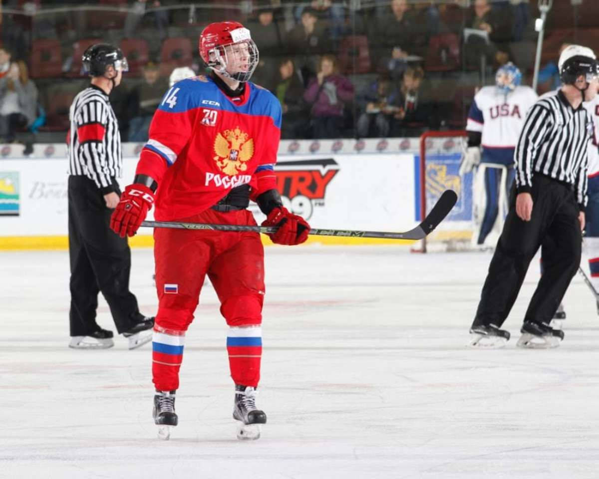 Andreisvechnikov In Azione Per La Nazionale Russa Sfondo