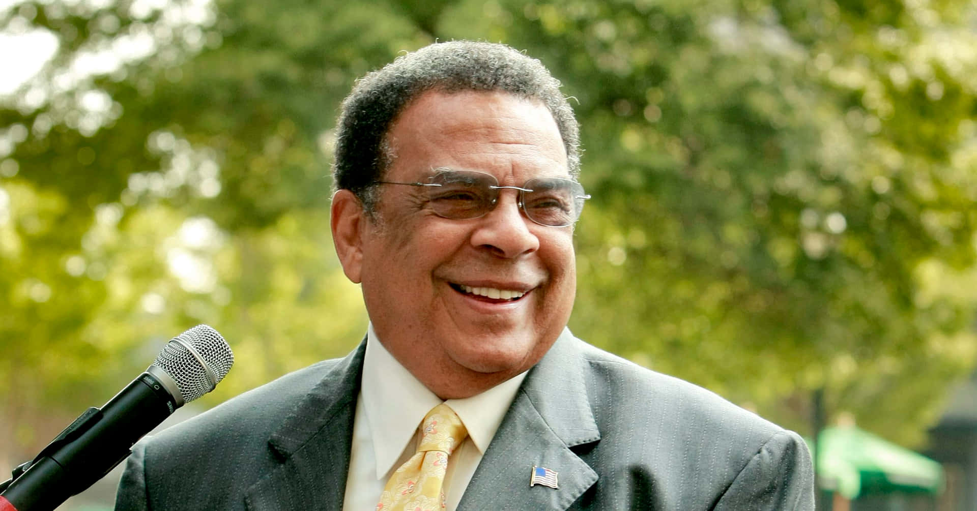 Andrew Young Smiling With Glasses Wallpaper