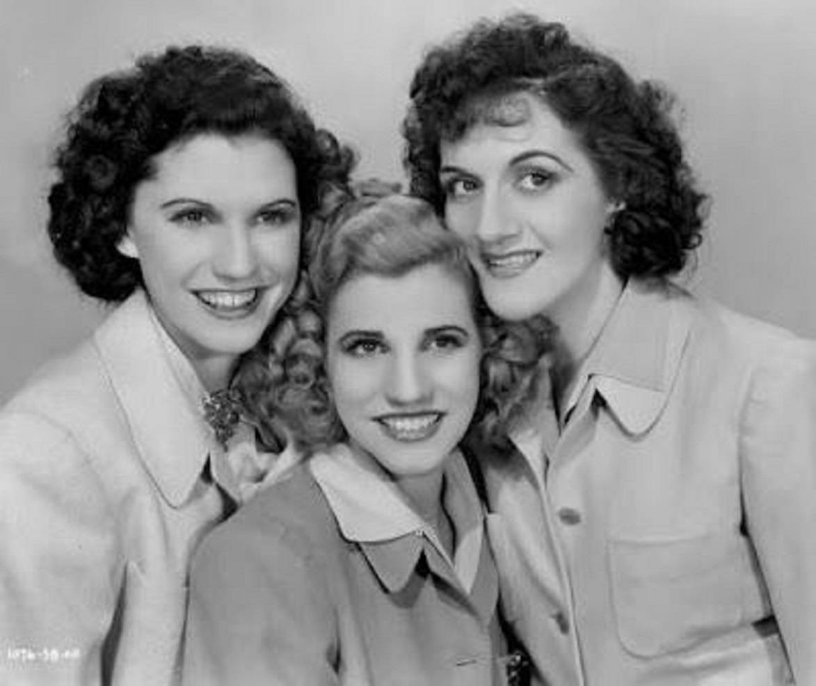 Iconic Andrews Sisters during Argentine Nights photoshoot. Wallpaper