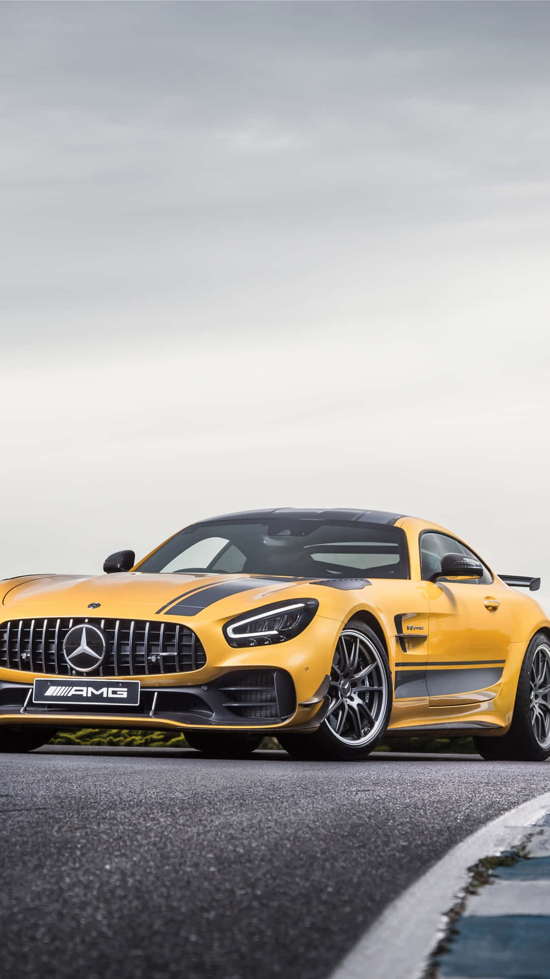 Yellow Aesthetic Racing Car Android Amg Gt-r Background