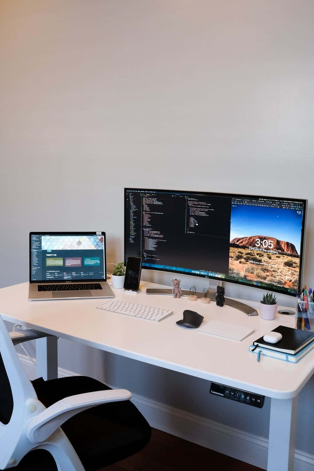 Modern Android Desk Workspace