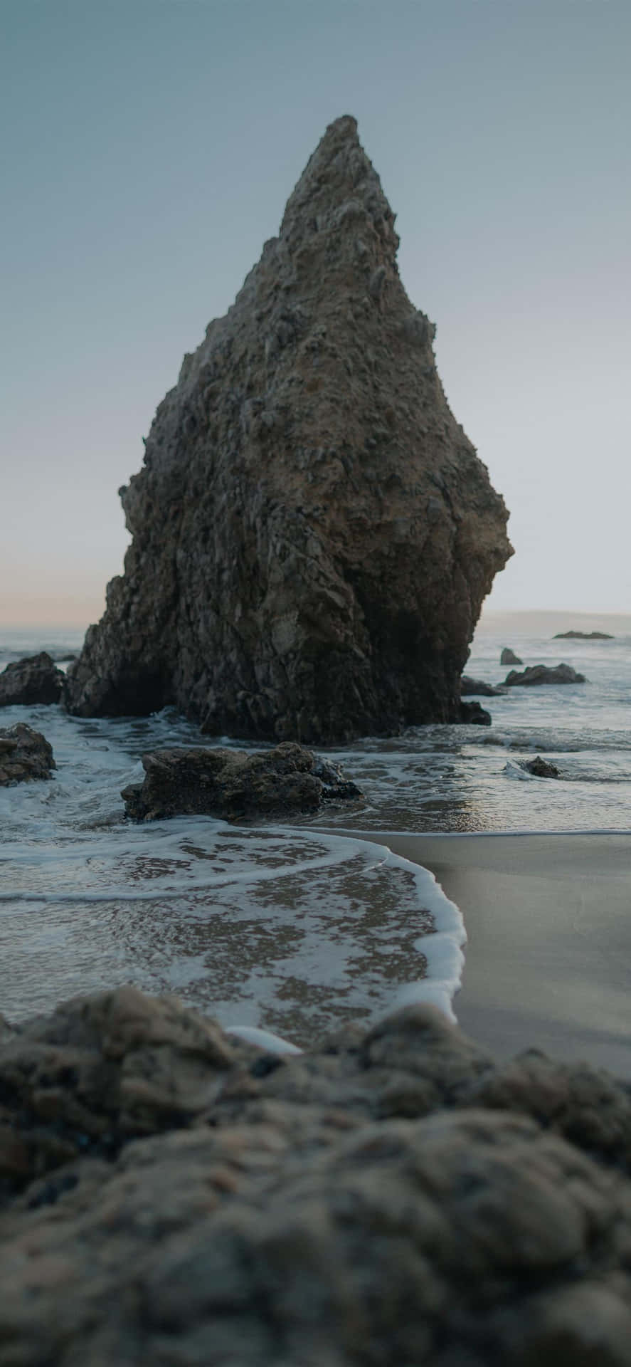 Fondode Pantalla De Malibu En Android Con La Formación Rocosa De El Matador Beach