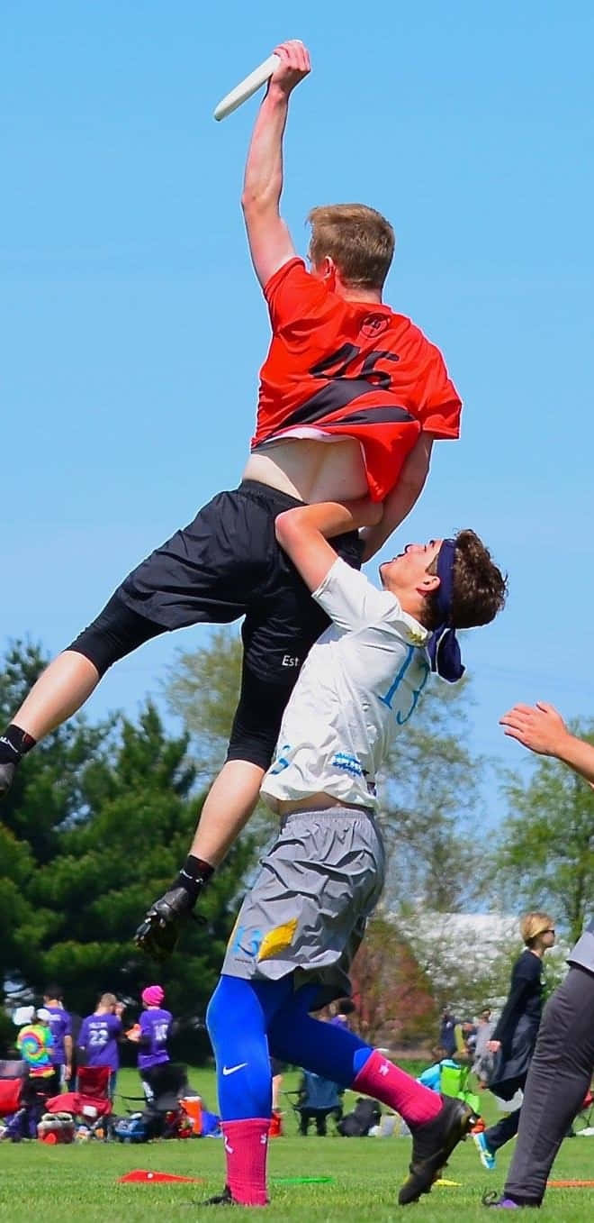 Athlete Jumping On Opponent Android Ultimate Frisbee Background