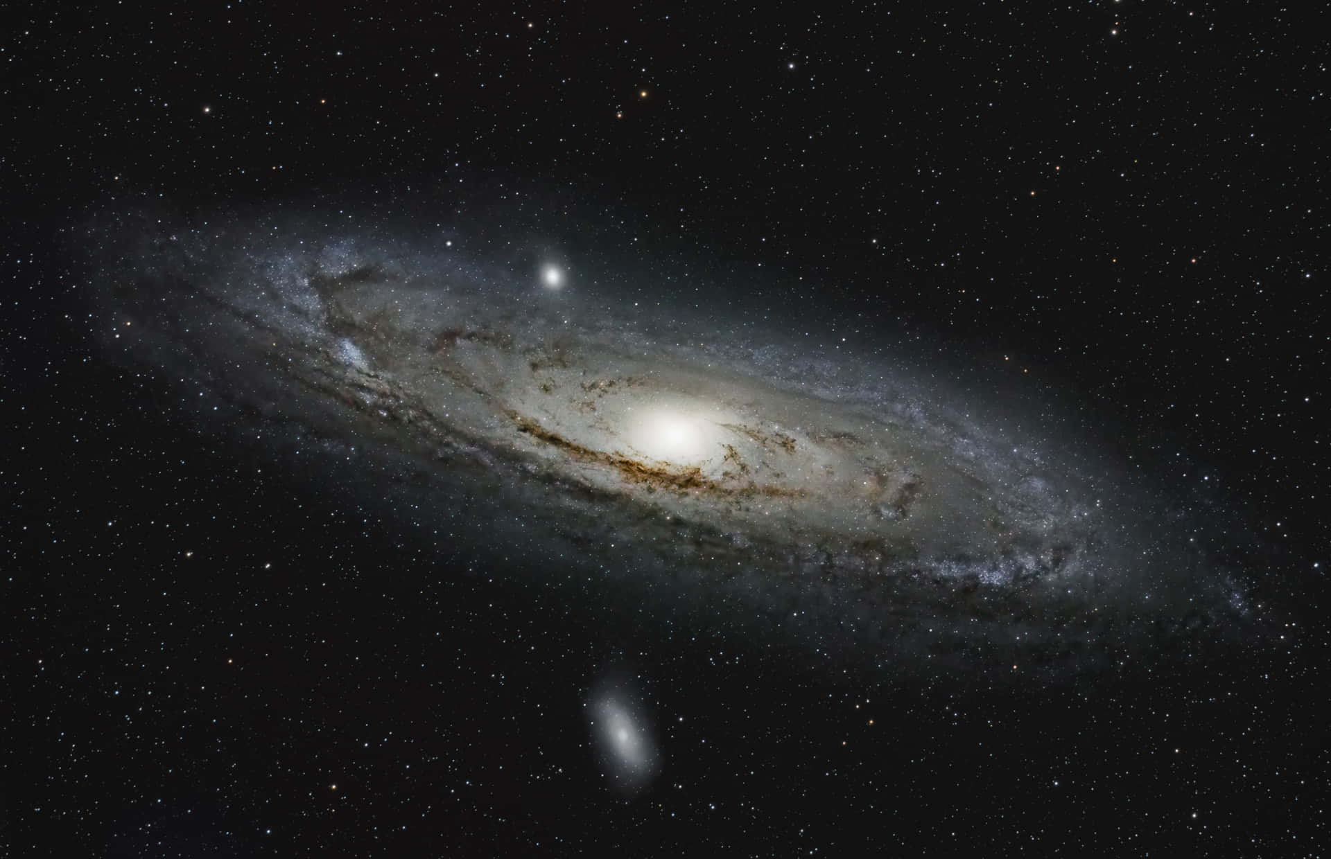 Unagalaxia Espiral Con Una Estrella Blanca En El Centro Fondo de pantalla