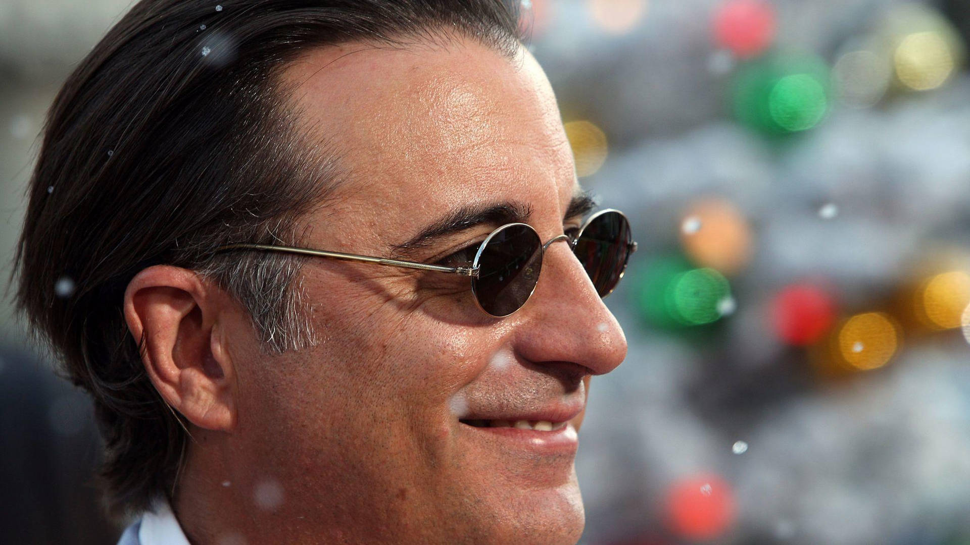 Andy Garcia ifører sig påfundige solbriller tapet Wallpaper