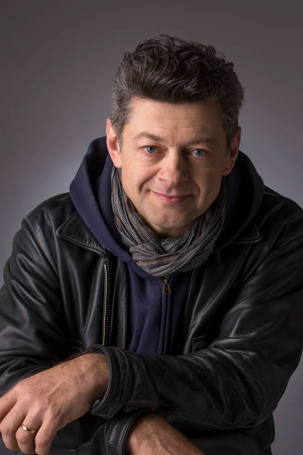 Andy Serkis In Cold Wear Wallpaper