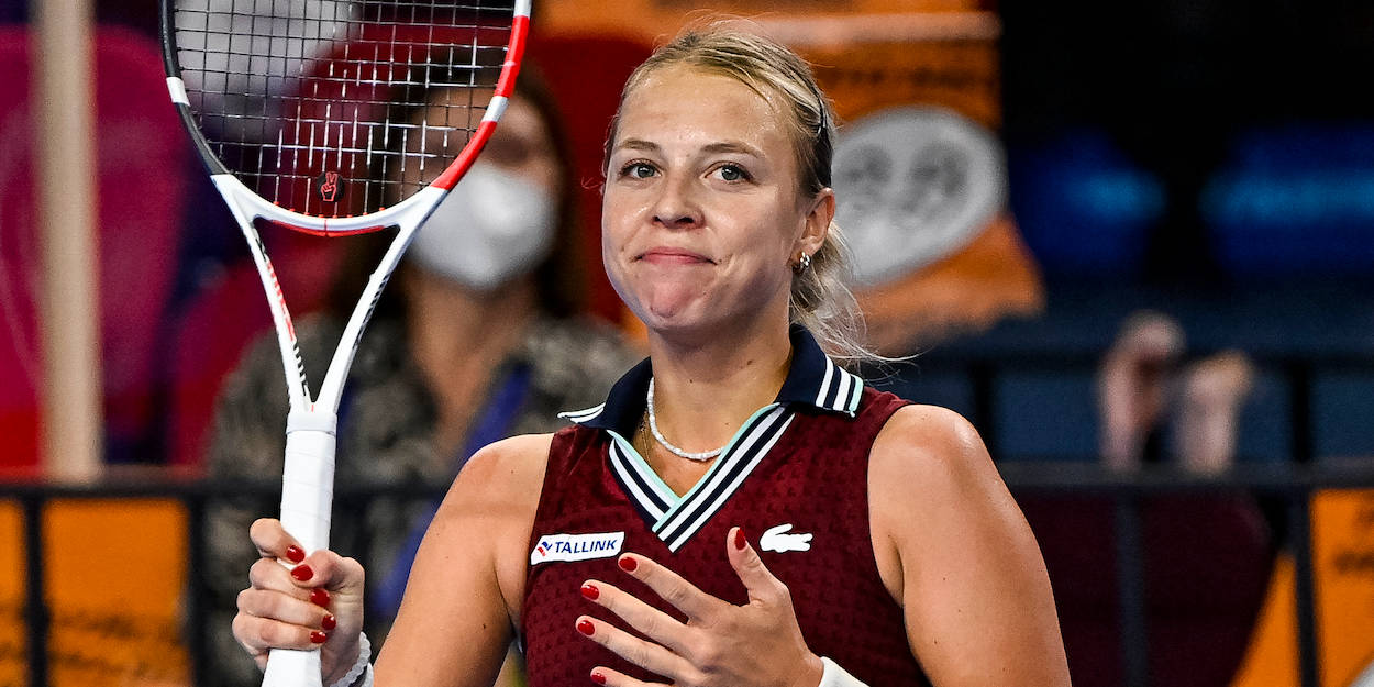 Anett Kontaveit In Red And White Wallpaper