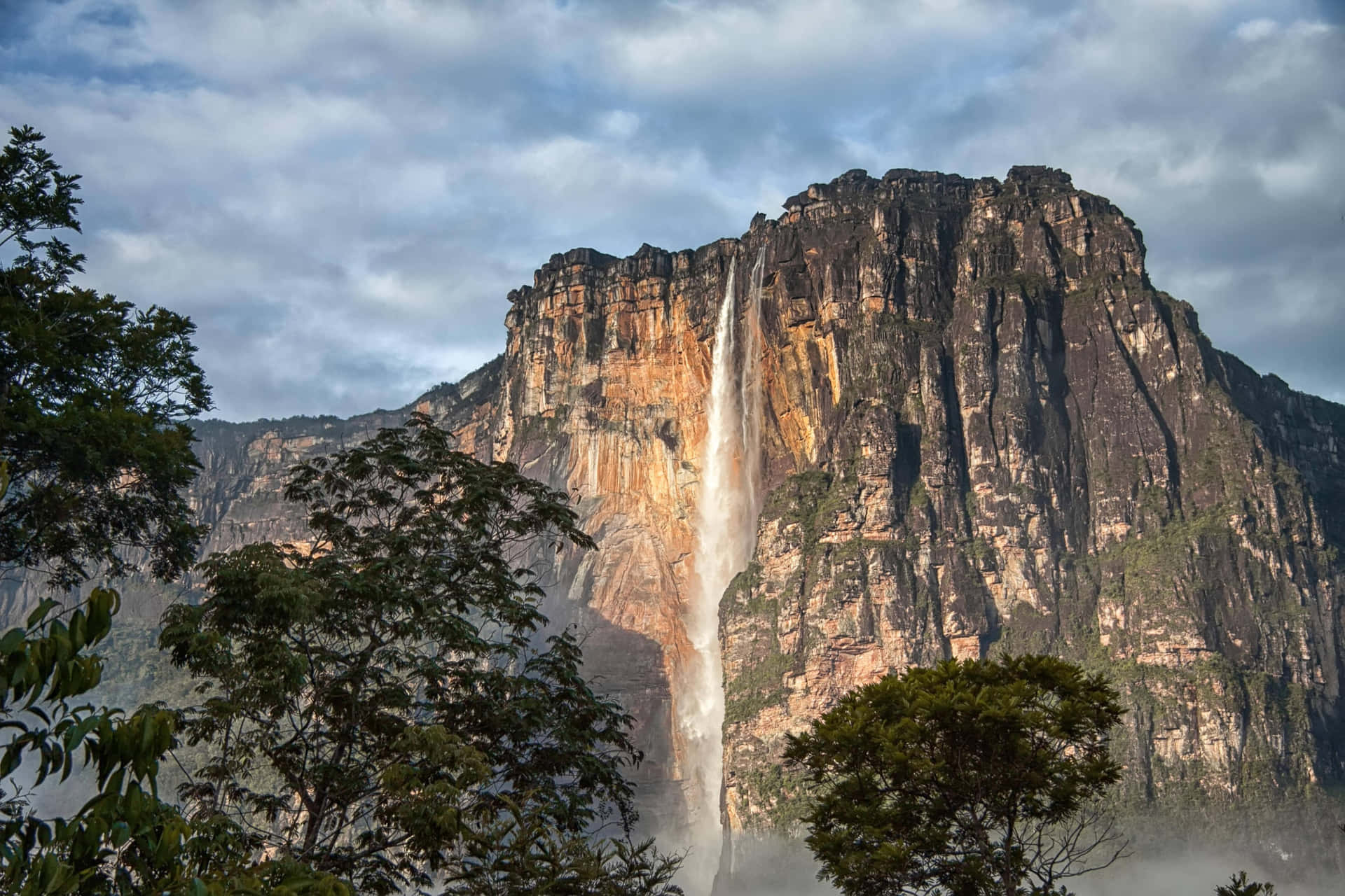 Paisajede Angel Falls En Venezuela Fondo de pantalla