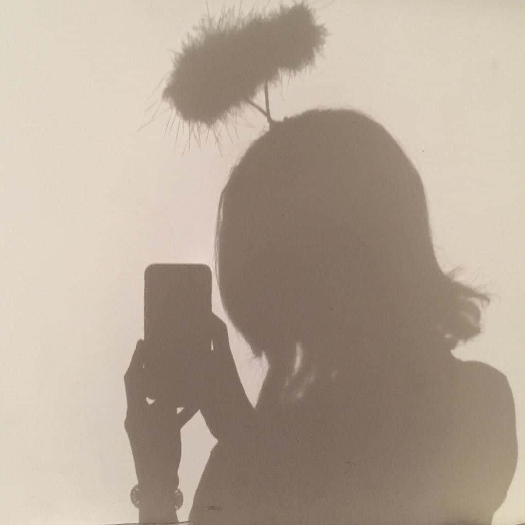 Angel Girl Selfie Shadow PFP Wallpaper