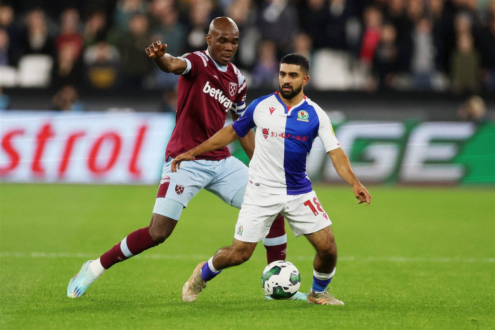 Angelo Ogbonna Defensive Action Football Match Wallpaper