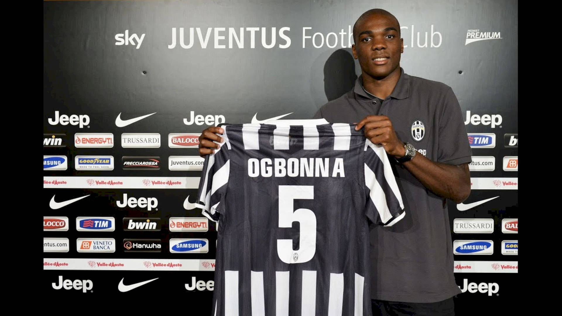 Angelo Ogbonna In Action Wallpaper