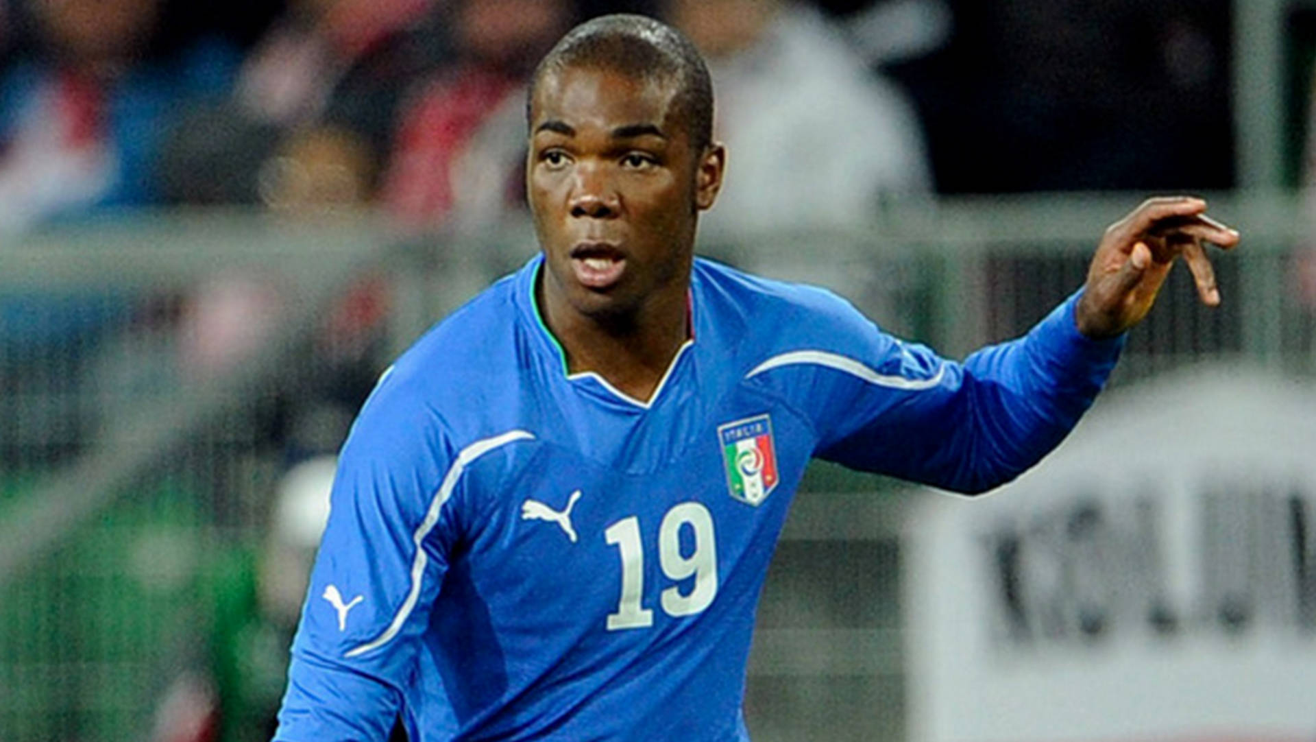 Angelo Ogbonna In Action - Soccer Game Moment Wallpaper