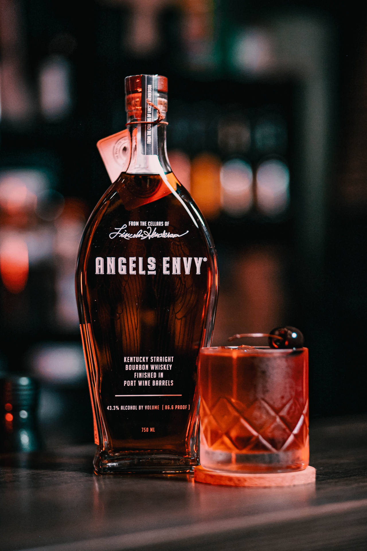 Botellade Whisky Angel's Envy Fondo de pantalla