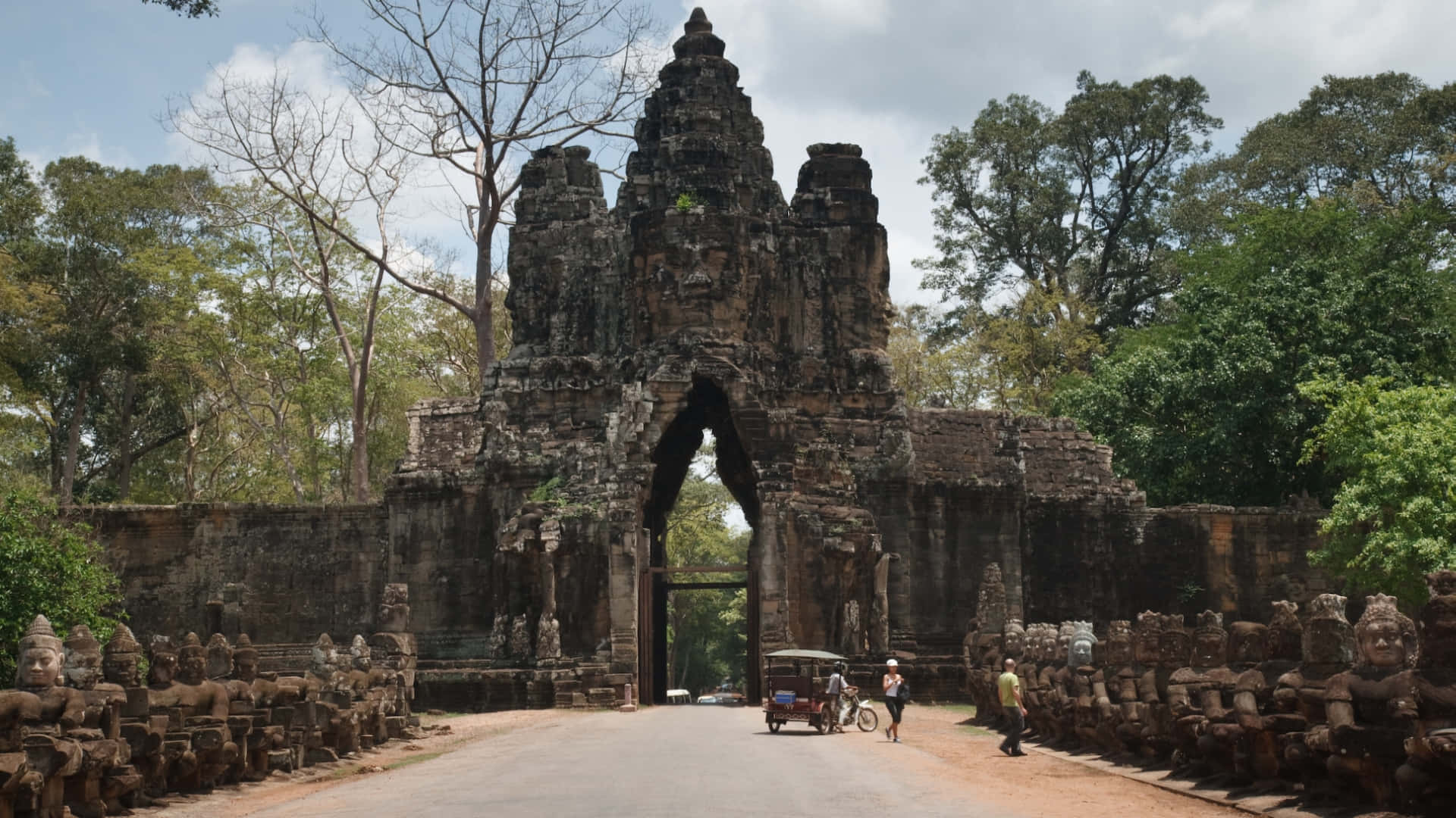 Angkor Thom Ruiner Arkade breder sig på baggrunden. Wallpaper