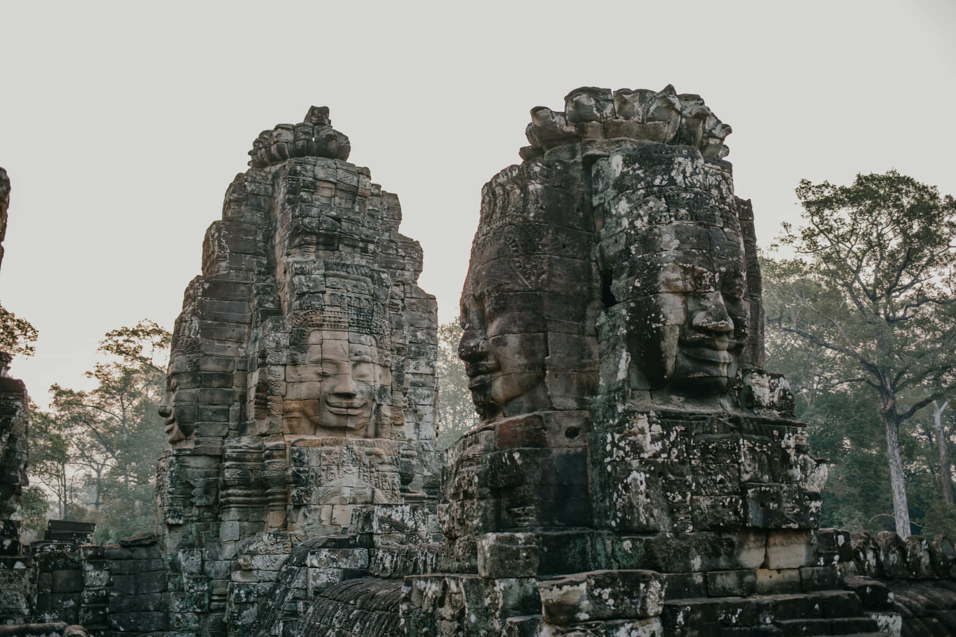Misteriosovolto Di Pietra Ad Angkor Thom, Cambogia Sfondo