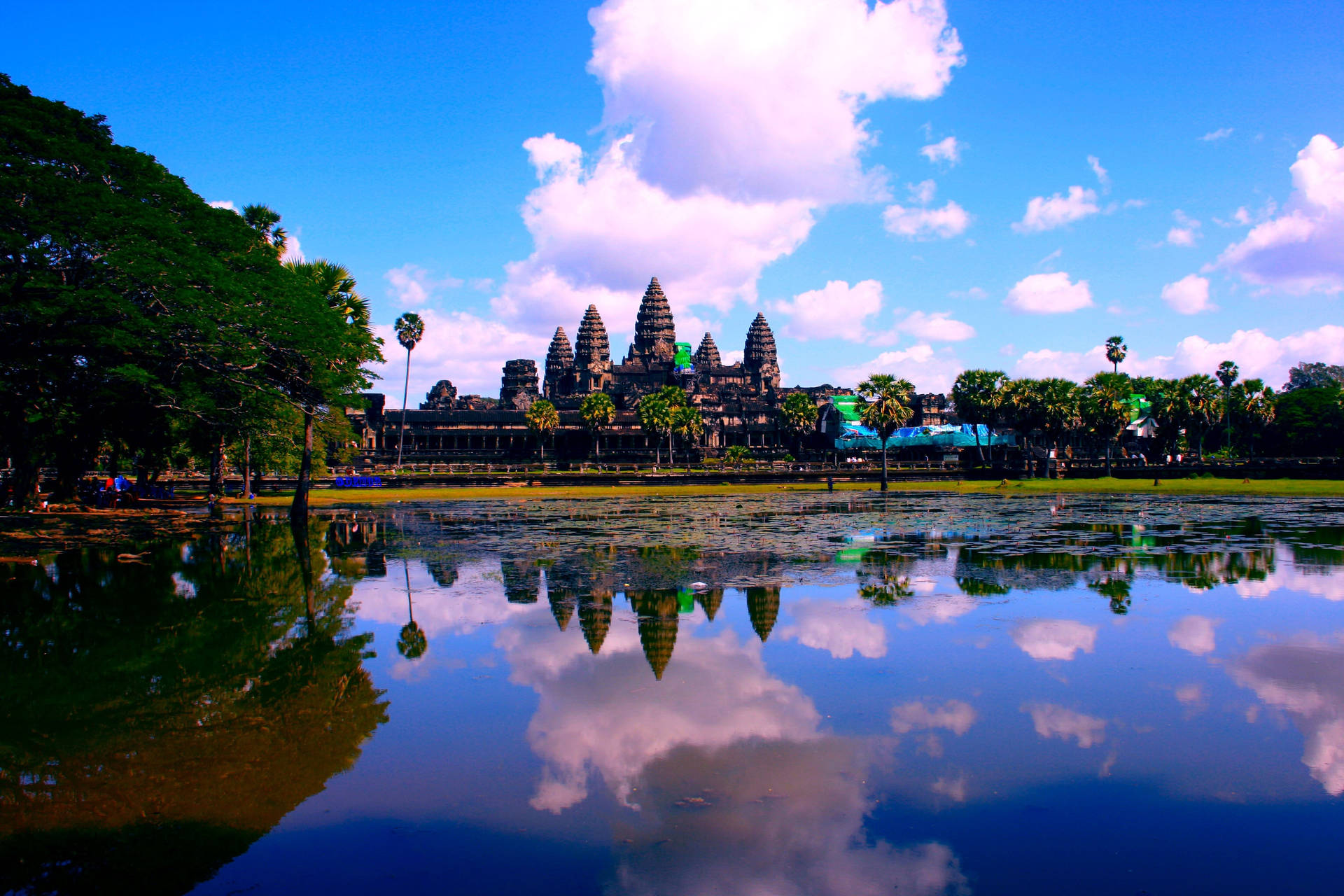 Angkor Wat Under et Pink og Blå himmel Wallpaper