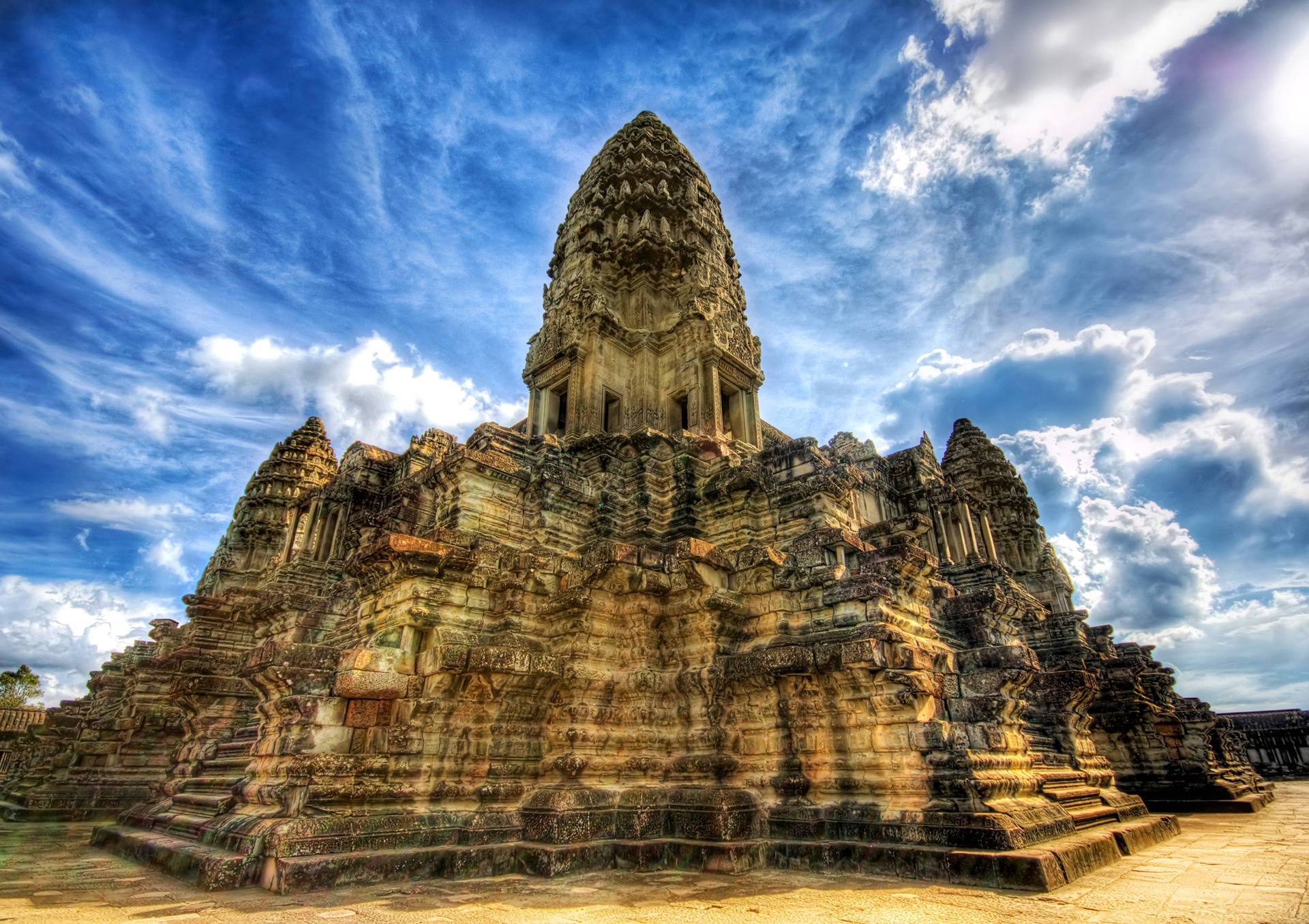 Bakgrundsbildför Skrivbord Med Angkor Wat Under En Blå Himmel. Wallpaper
