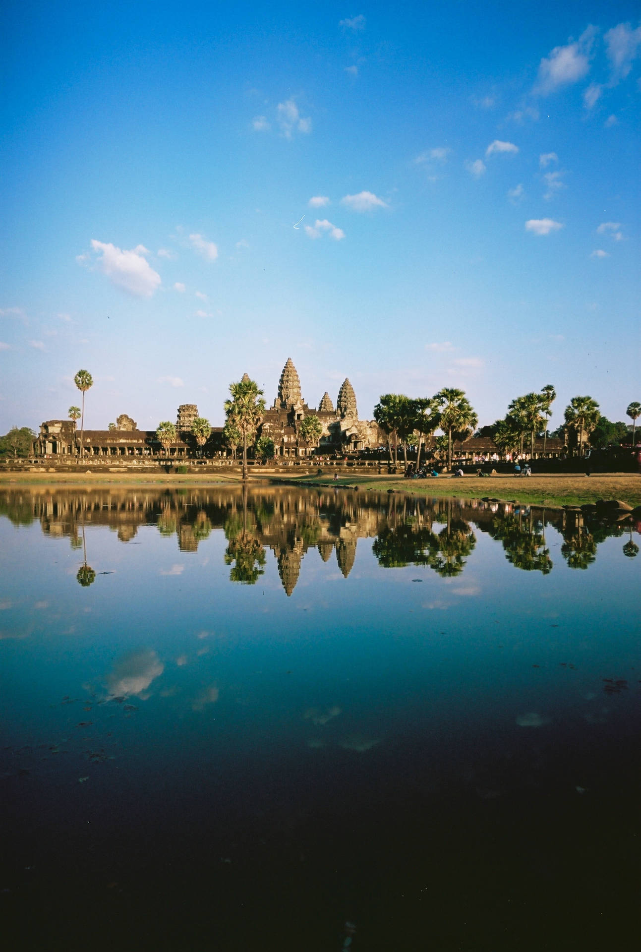 Angkorwat Riflesso Nell'acqua Blu Sfondo