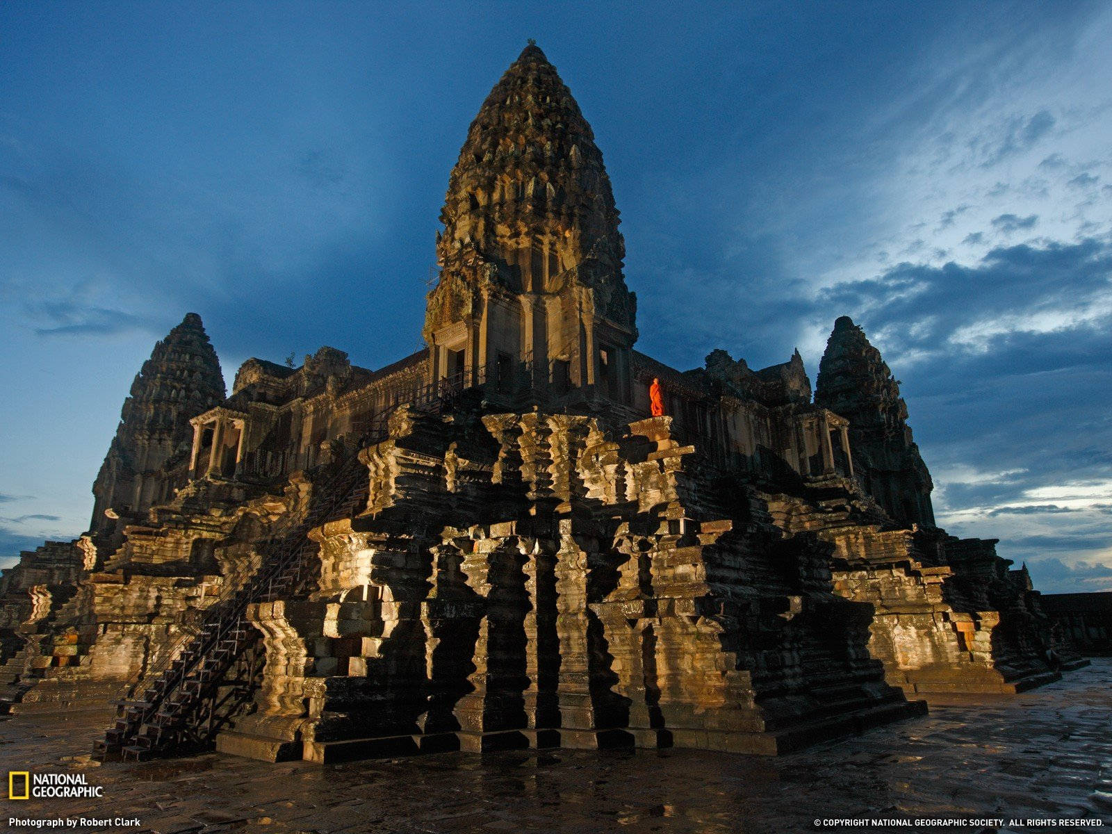 Angkor Wat Standing Proud With Beautiful Sky Backdrop Wallpaper
