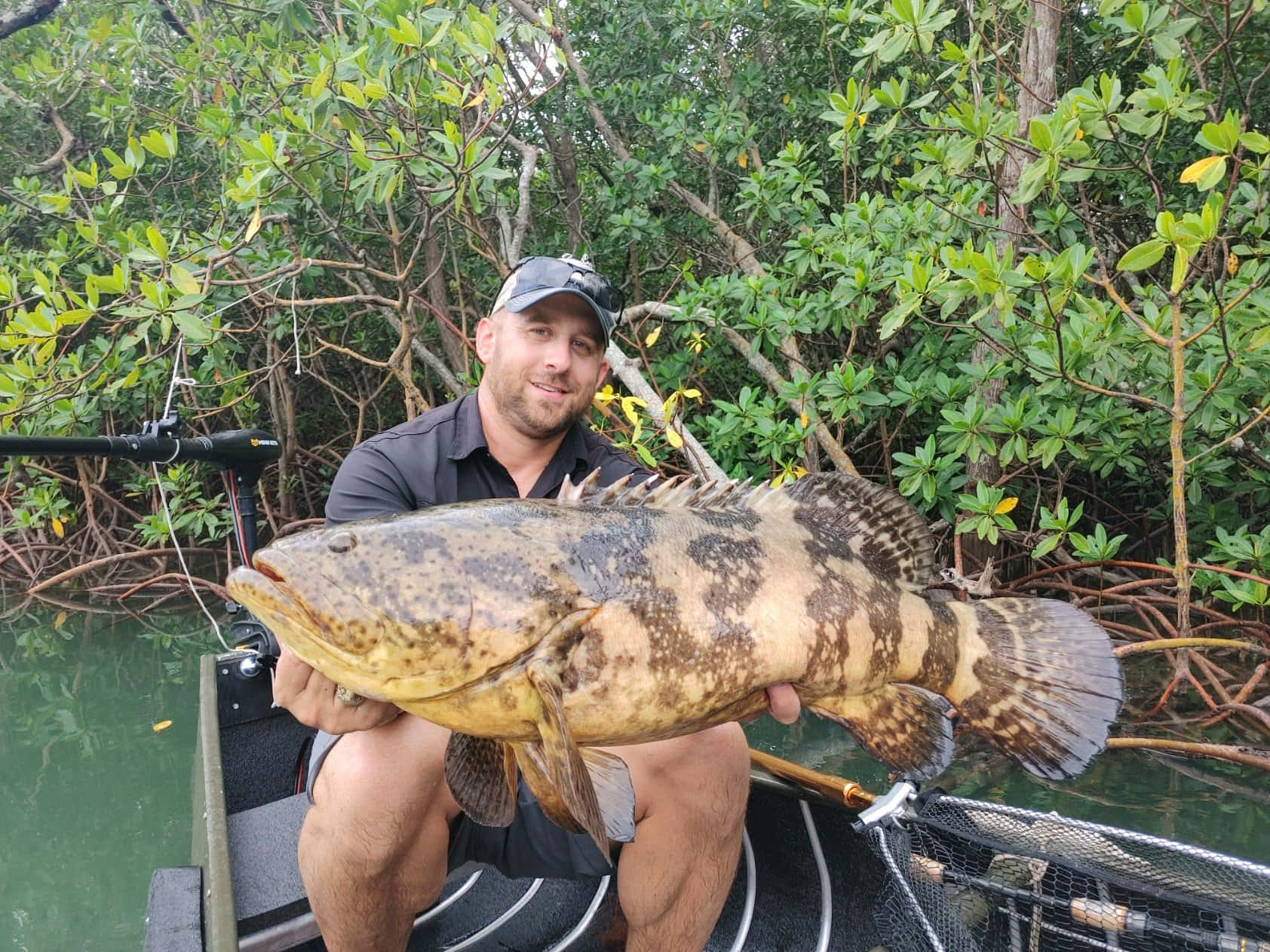 Vissers Met Goliath Grouper Achtergrond