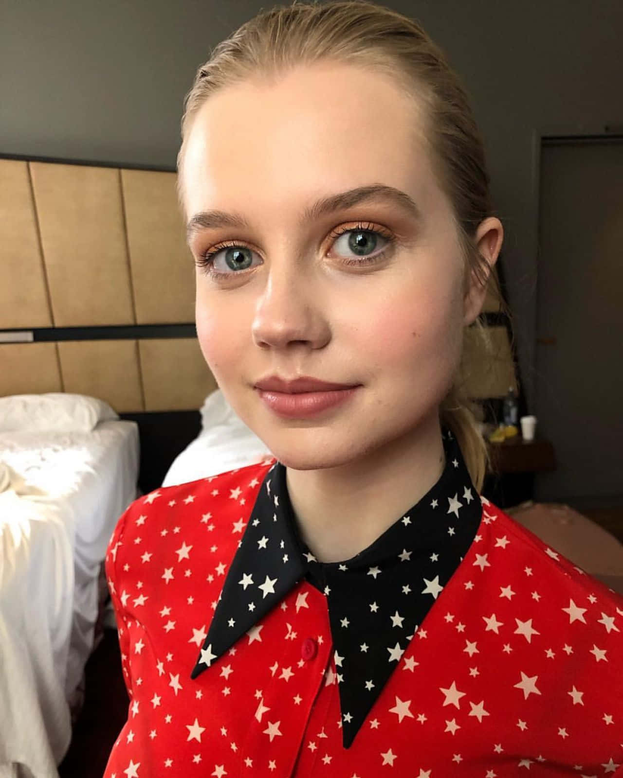 Angourie Rice Red Star Shirt Wallpaper