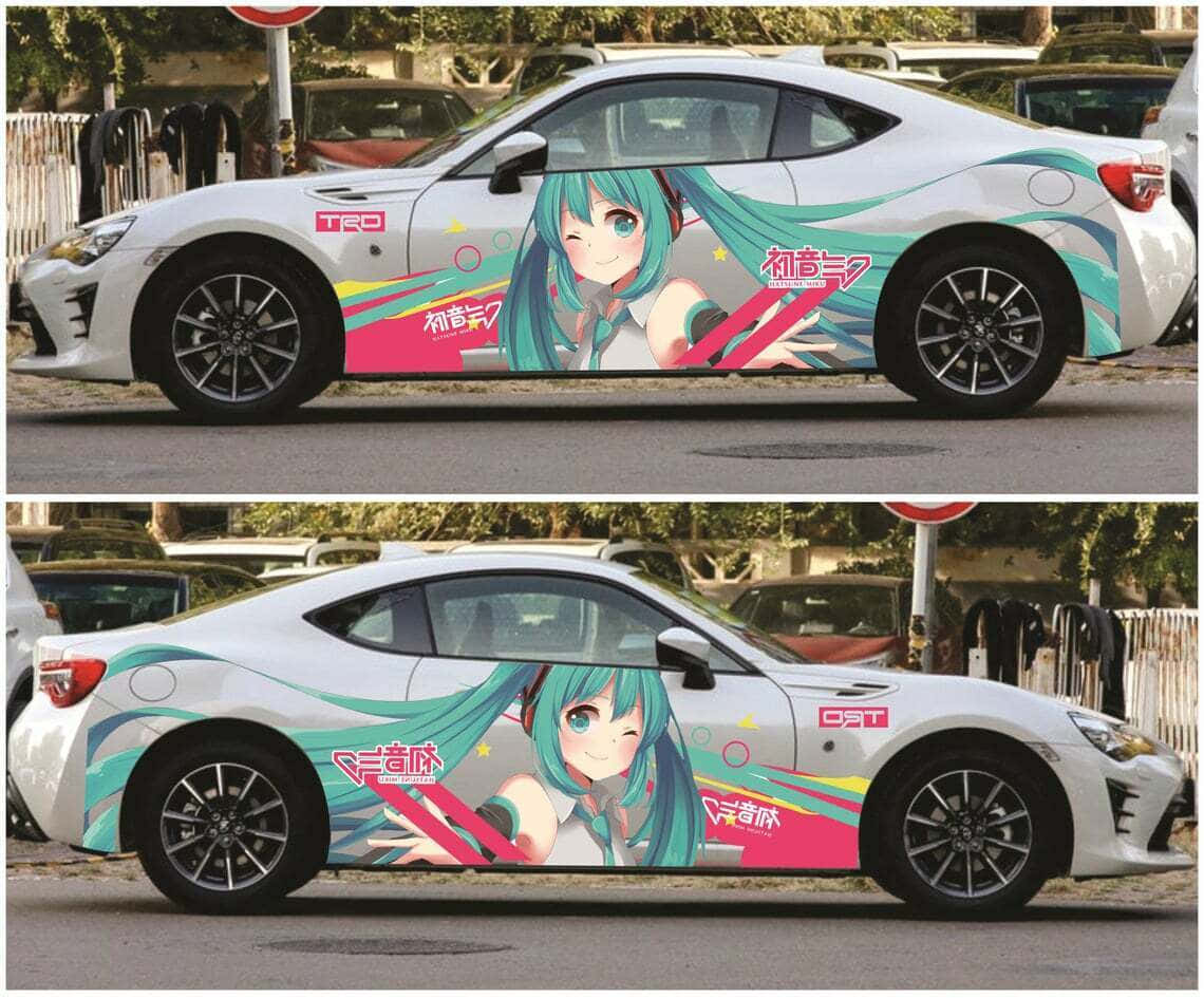 Einauto Mit Anime-charakteren Darauf.