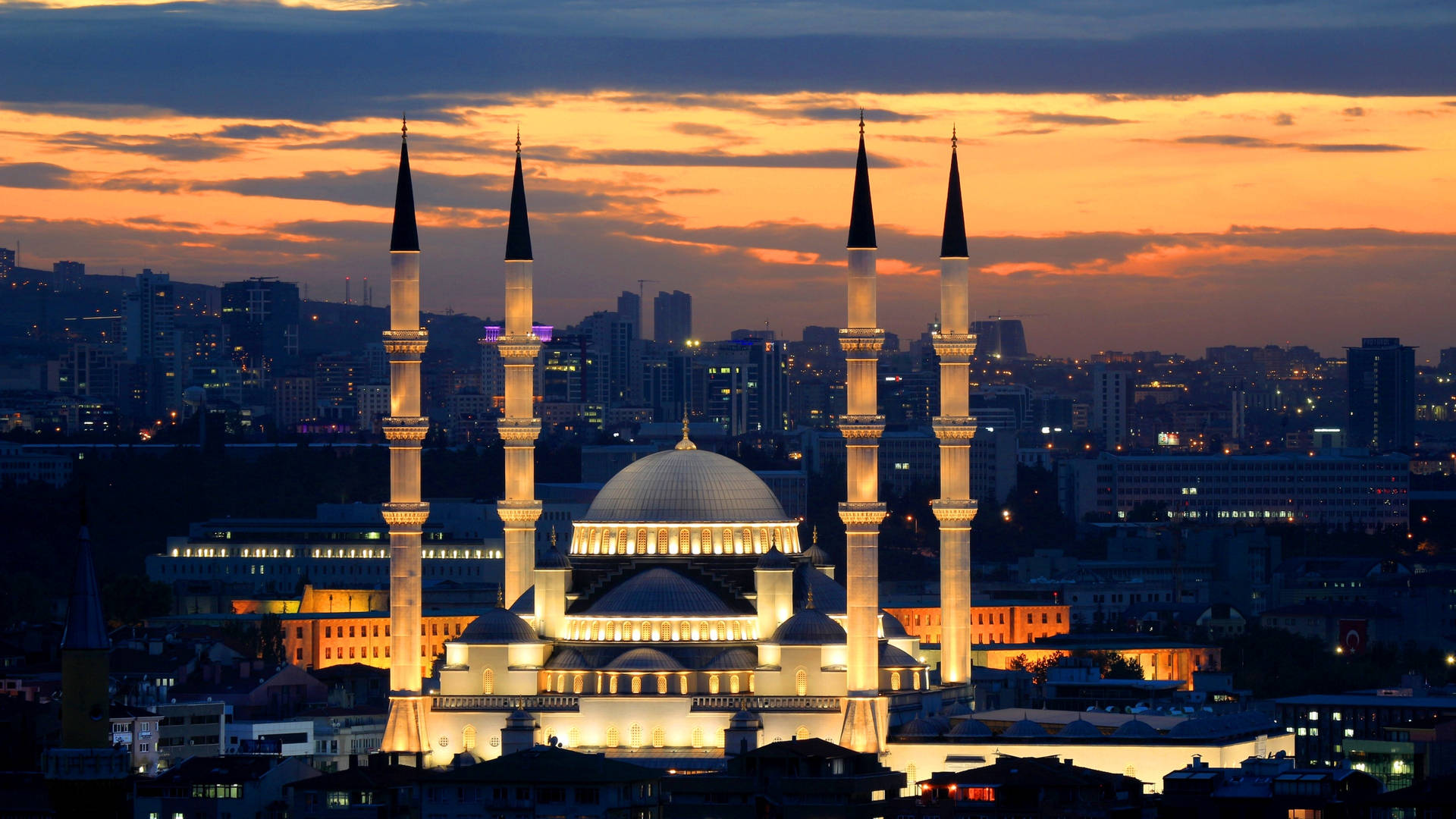 Ankara religiøse moské kommer til liv på din computerskærm. Wallpaper