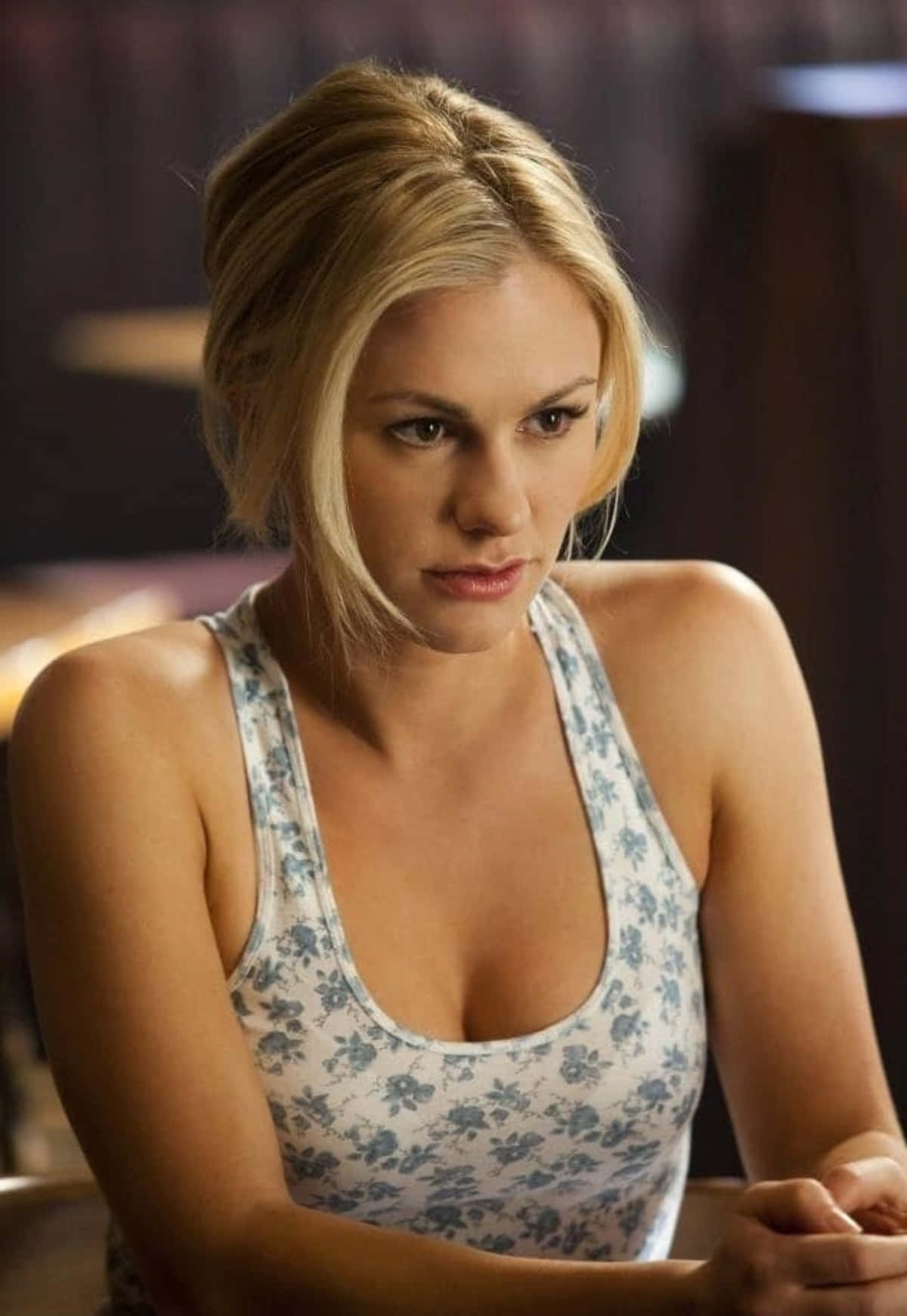 Anna Paquin Concerned Look Wallpaper