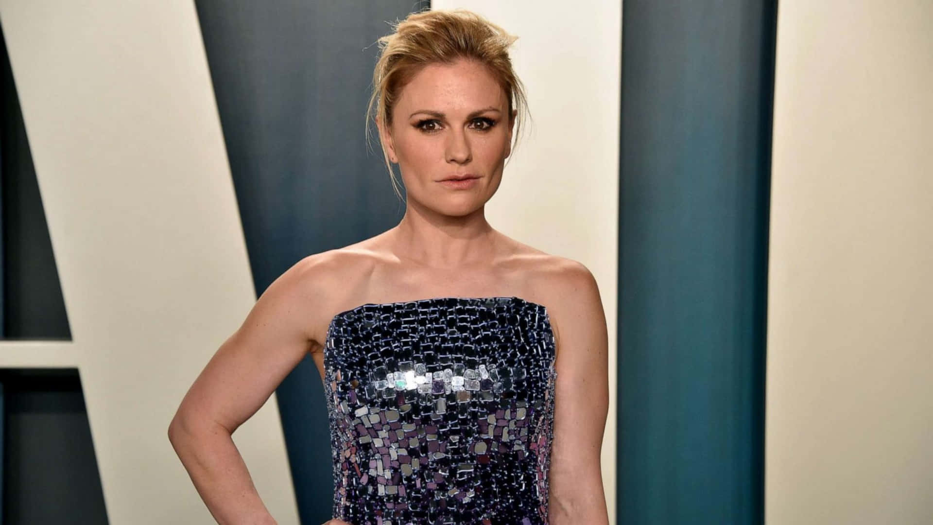 Anna Paquin Elegant Sequin Dress Wallpaper