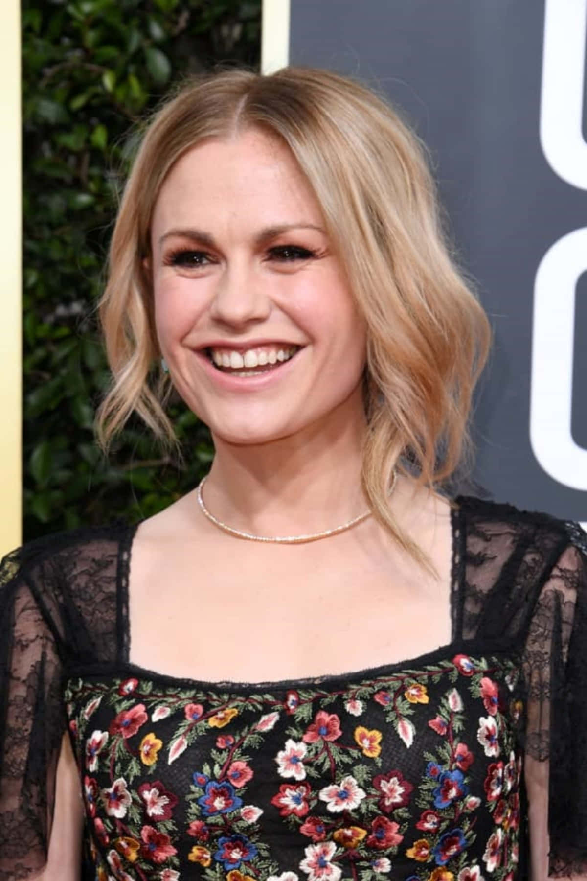 Anna Paquin Floral Dress Event Wallpaper