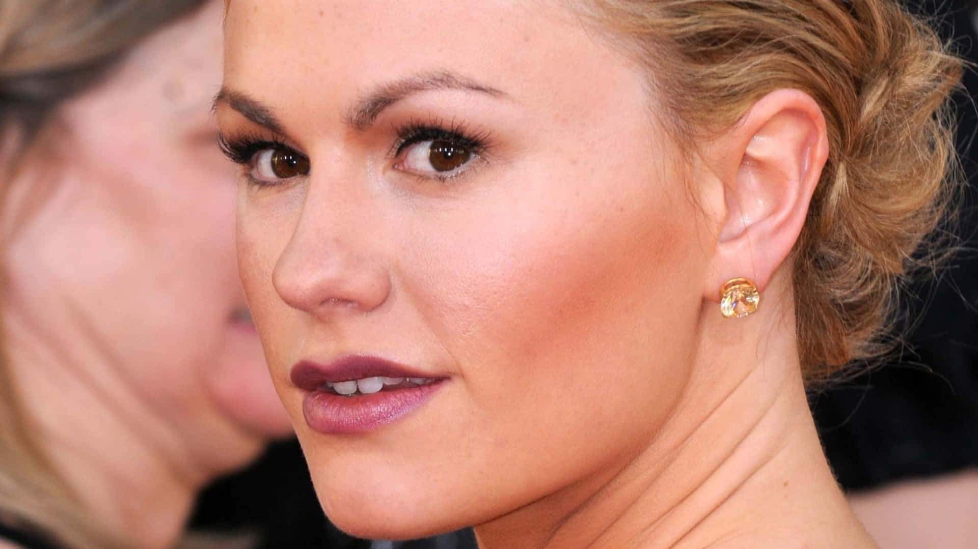 Anna Paquin Red Carpet Look Wallpaper