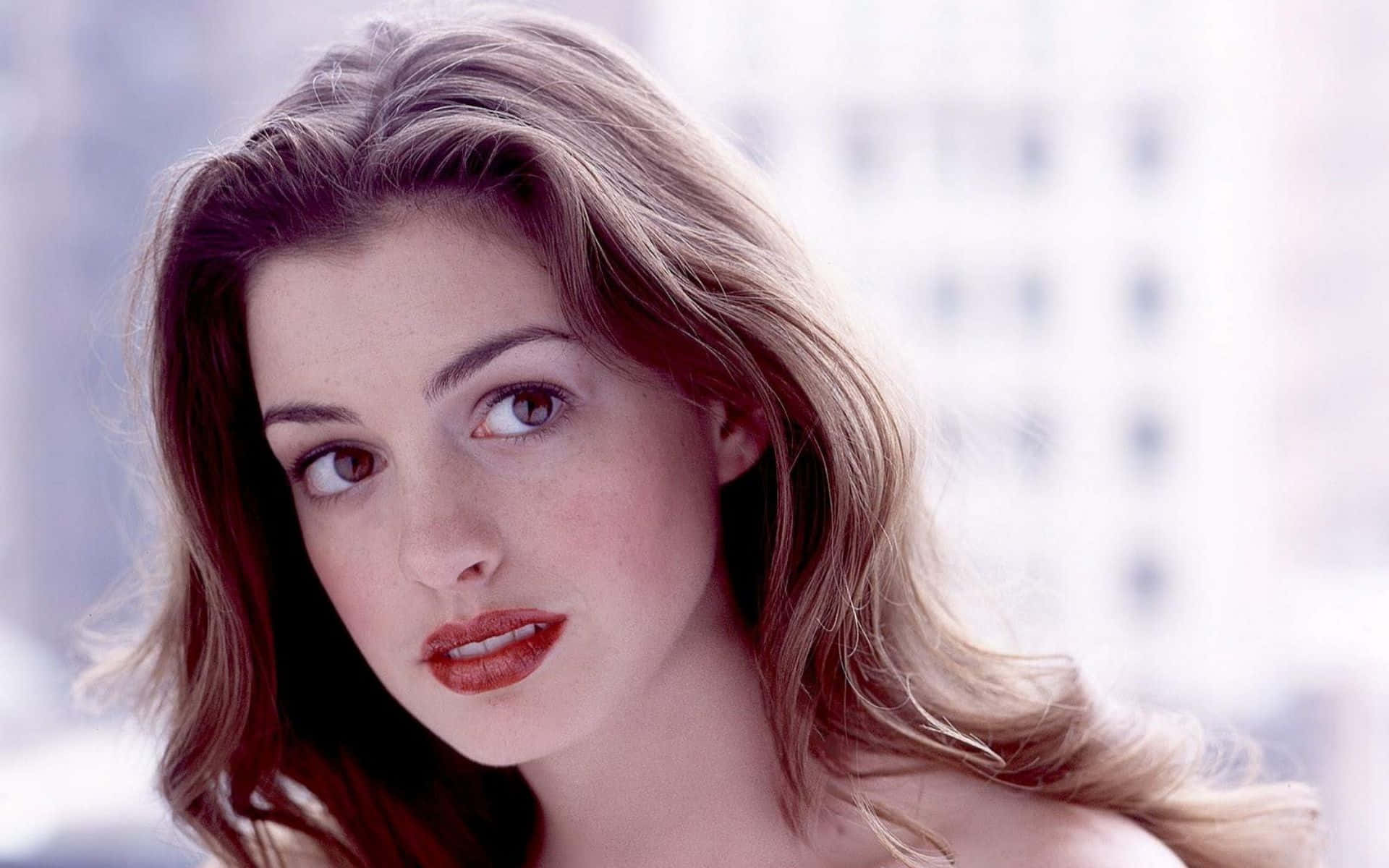 Anne Hathaway Looking Radiant and Refreshing