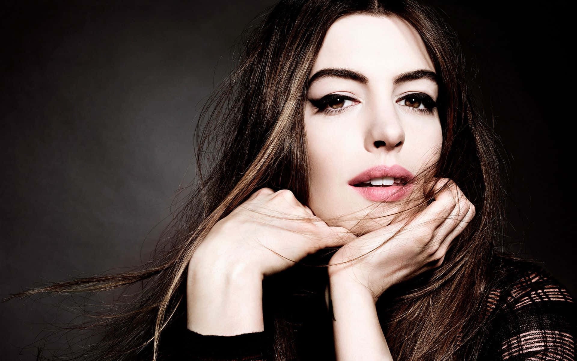 Anne Hathaway radiates beauty and style