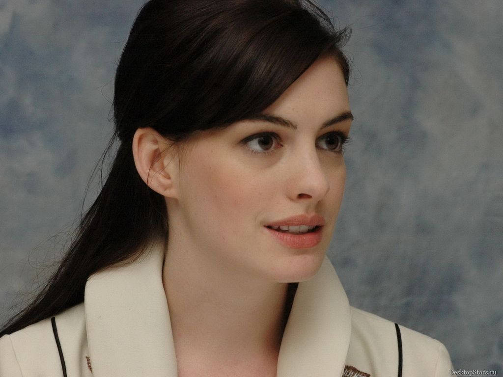 Anne Hathaway Grin Face