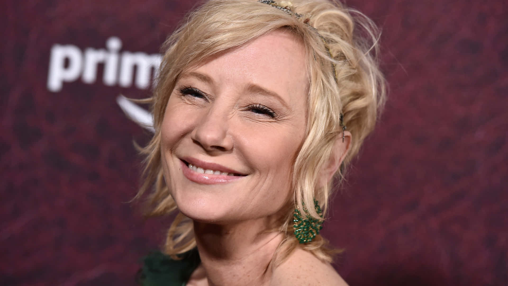 Anne Heche Campaign With Amazon Wallpaper