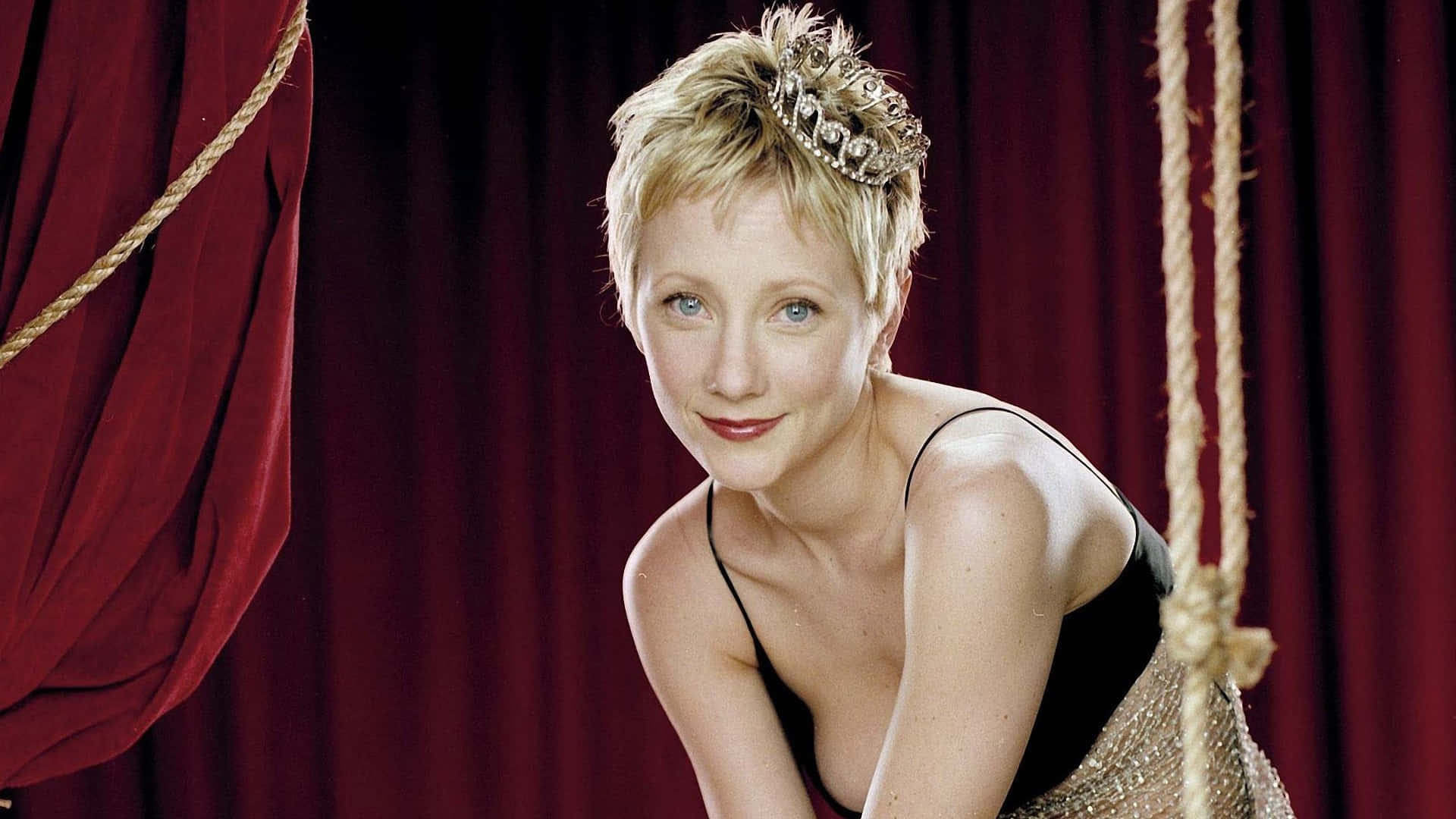 Anne Heche Radiating With Elegance Wallpaper