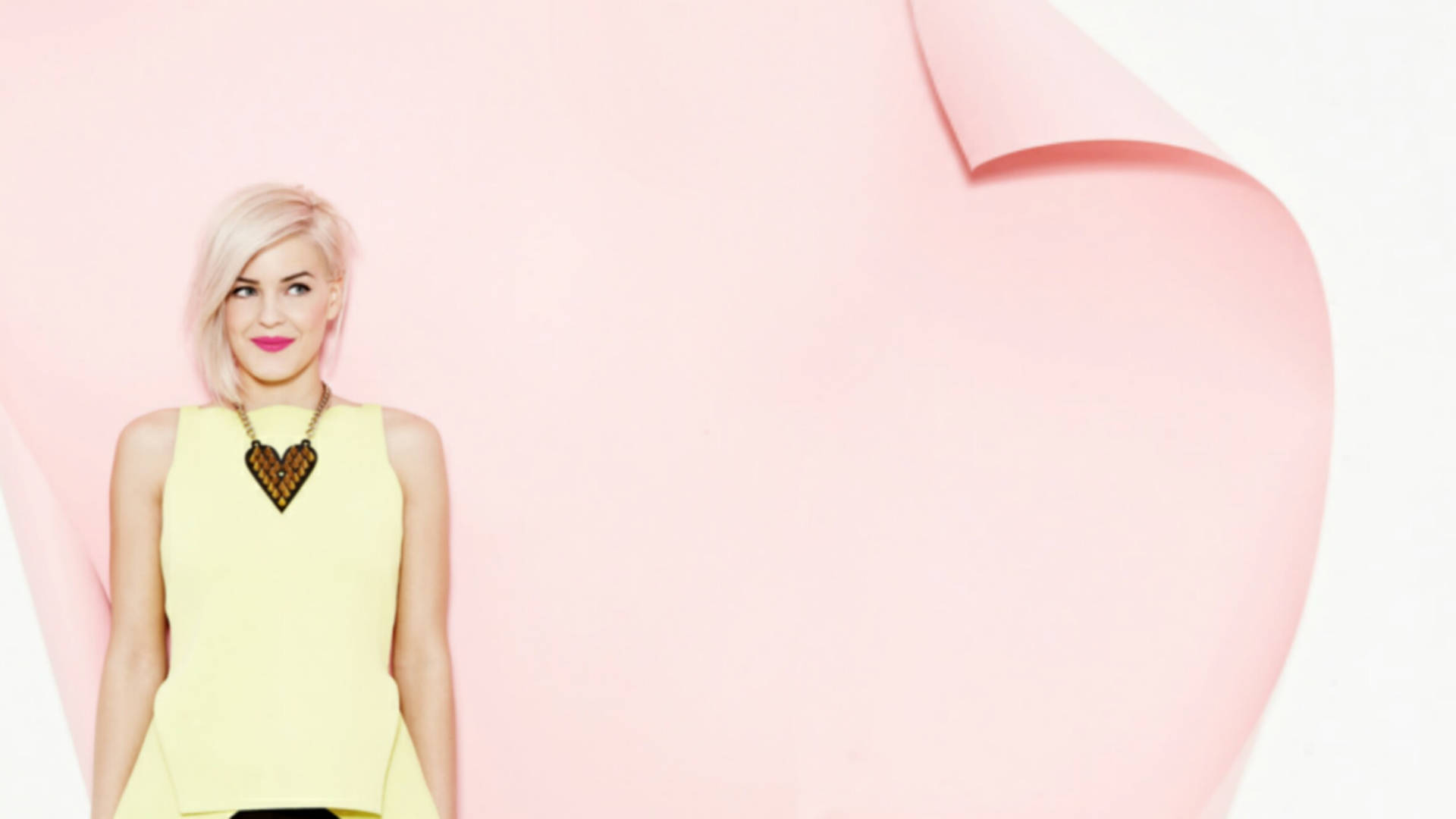 Anne-marie Cute Pink Background