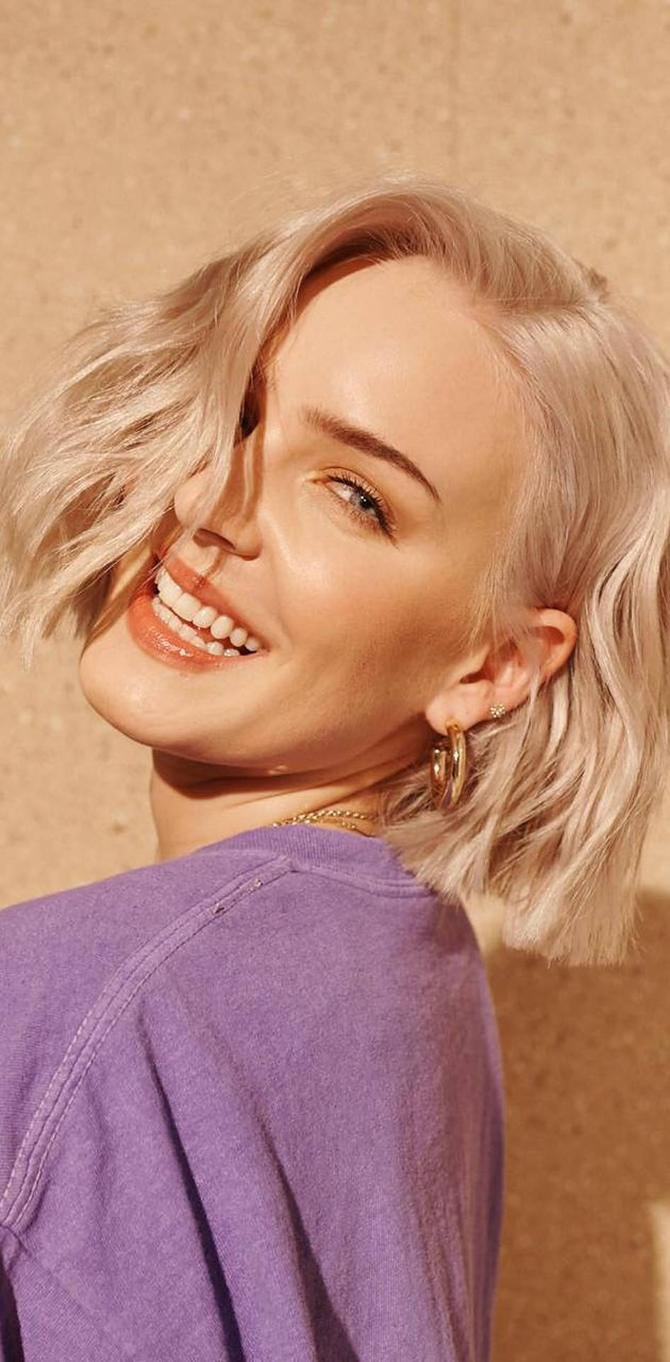 Anne-marie Smiling Background